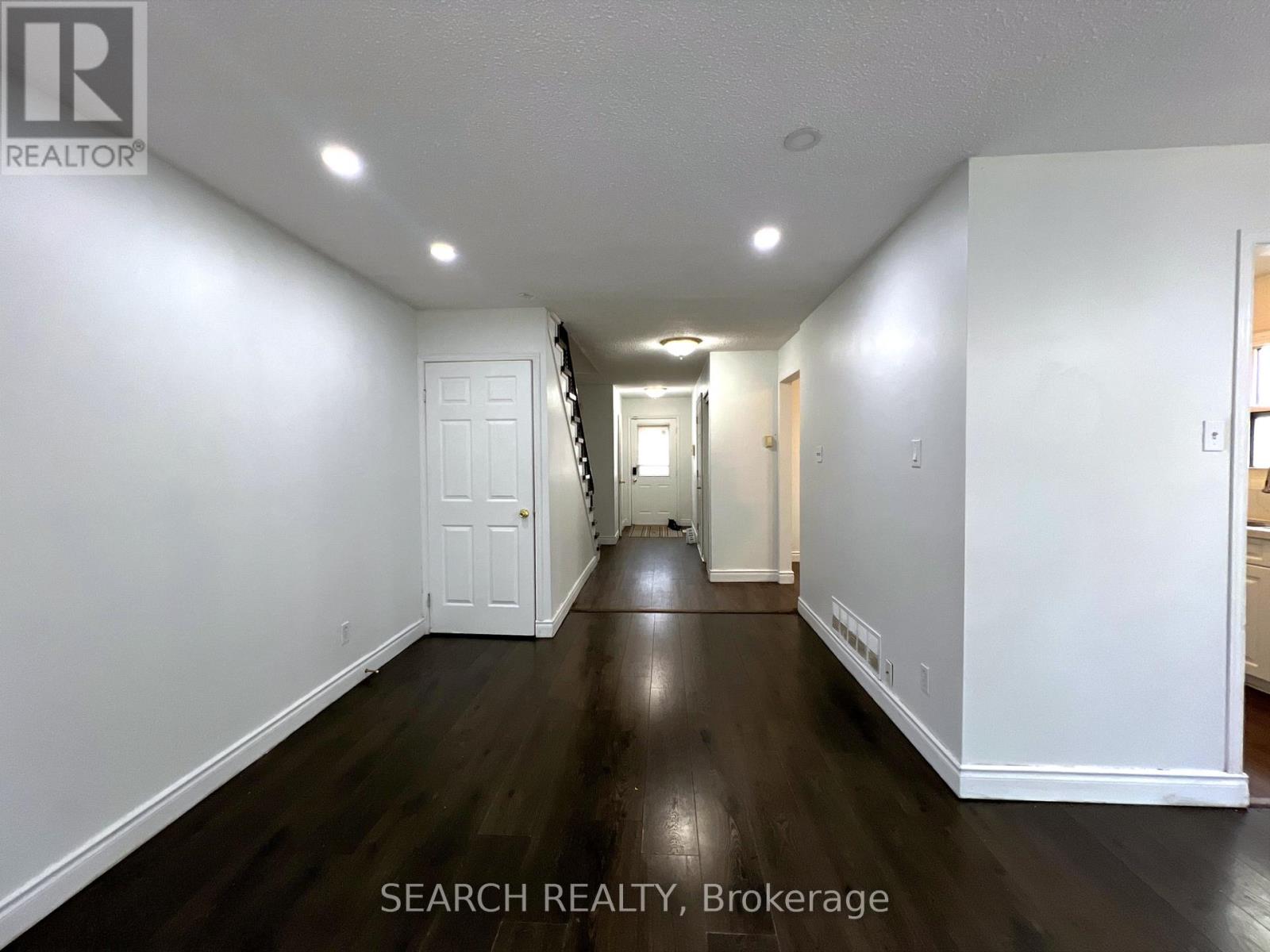 93 Martindale Crescent, Brampton, Ontario  L6X 2T8 - Photo 6 - W12483987