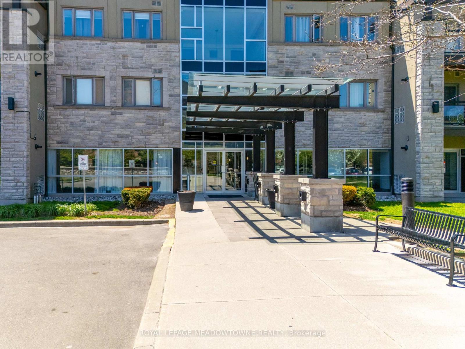 125 - 570 Lolita Gardens, Mississauga, Ontario  L5A 0A1 - Photo 3 - W12453713