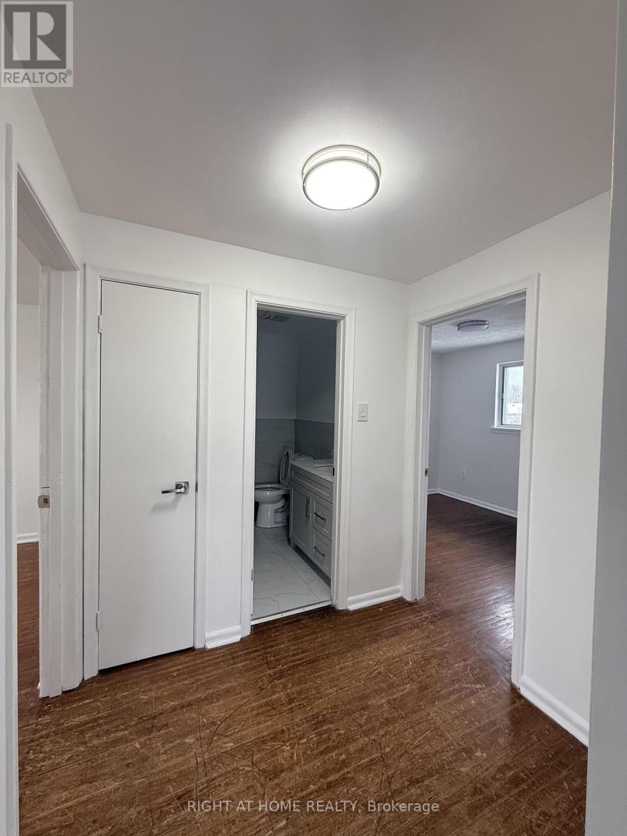 12 Felan Crescent, Toronto, Ontario  M9V 3A3 - Photo 10 - W12633836