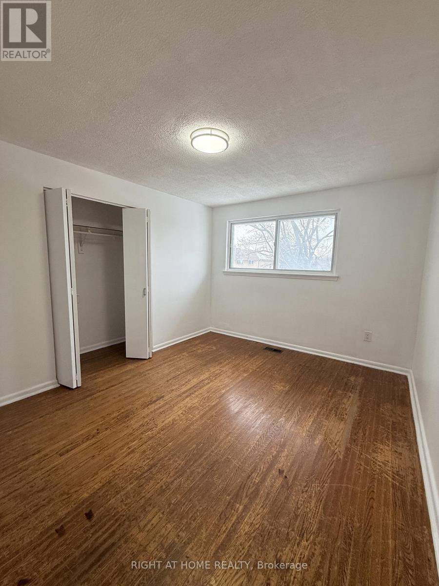 12 Felan Crescent, Toronto, Ontario  M9V 3A3 - Photo 11 - W12633836