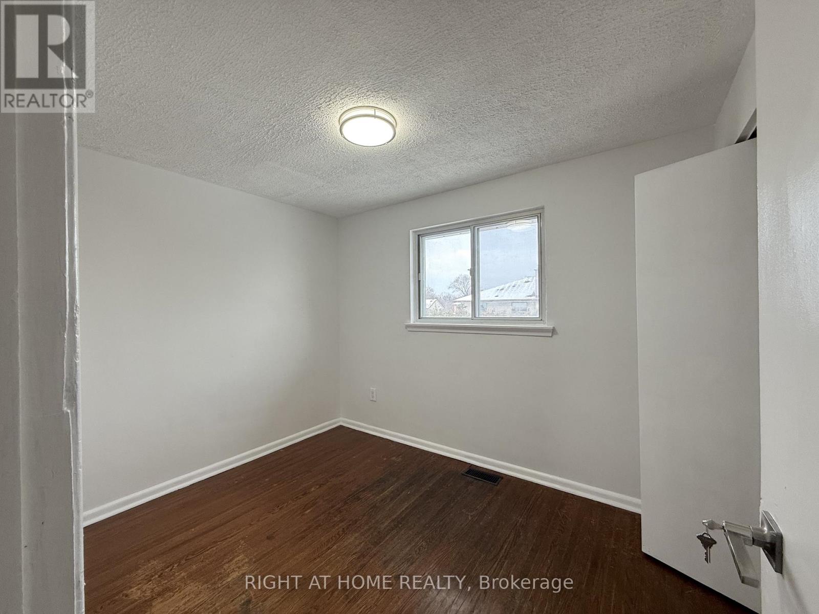 12 Felan Crescent, Toronto, Ontario  M9V 3A3 - Photo 14 - W12633836