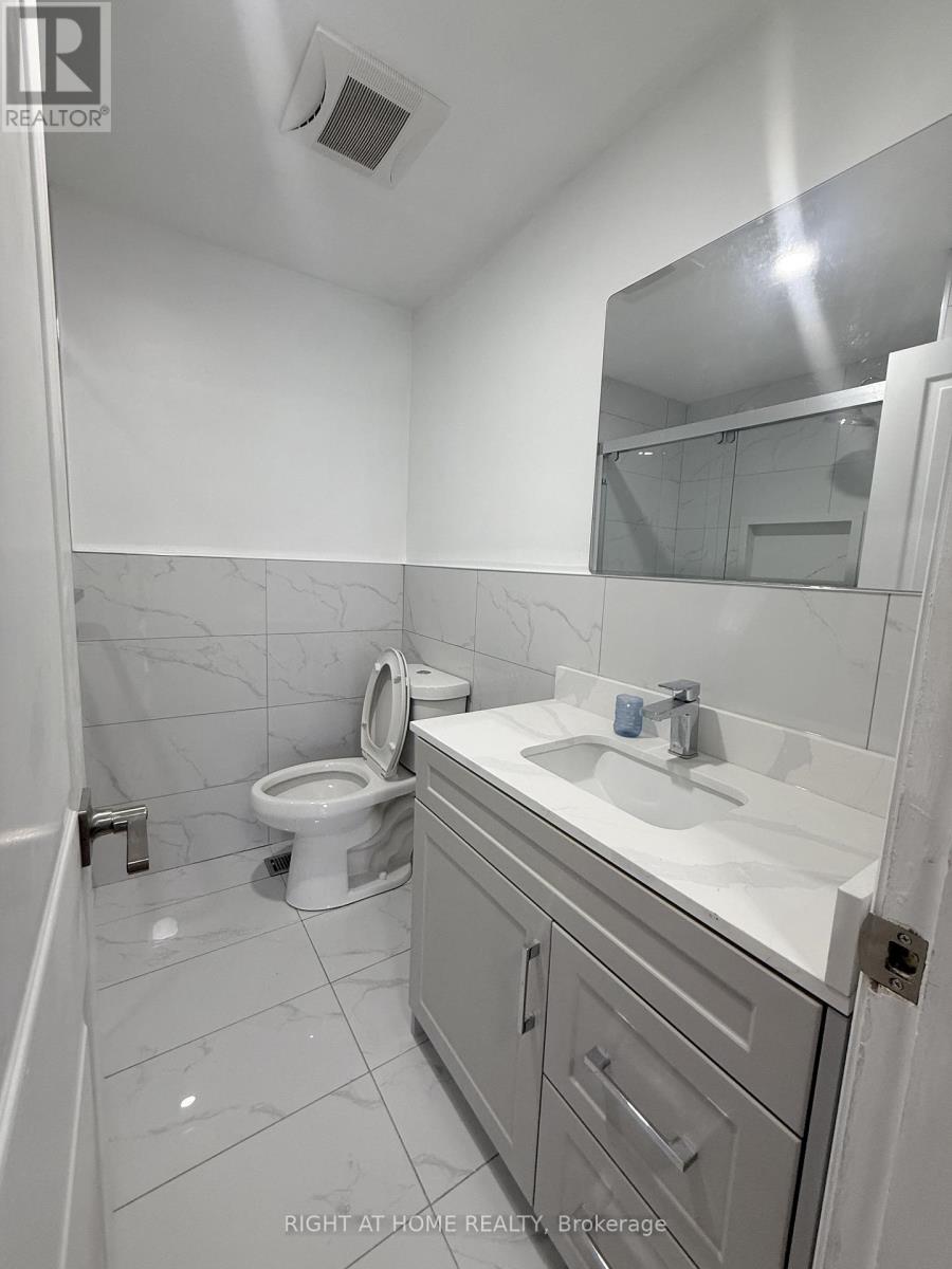 12 Felan Crescent, Toronto, Ontario  M9V 3A3 - Photo 16 - W12633836