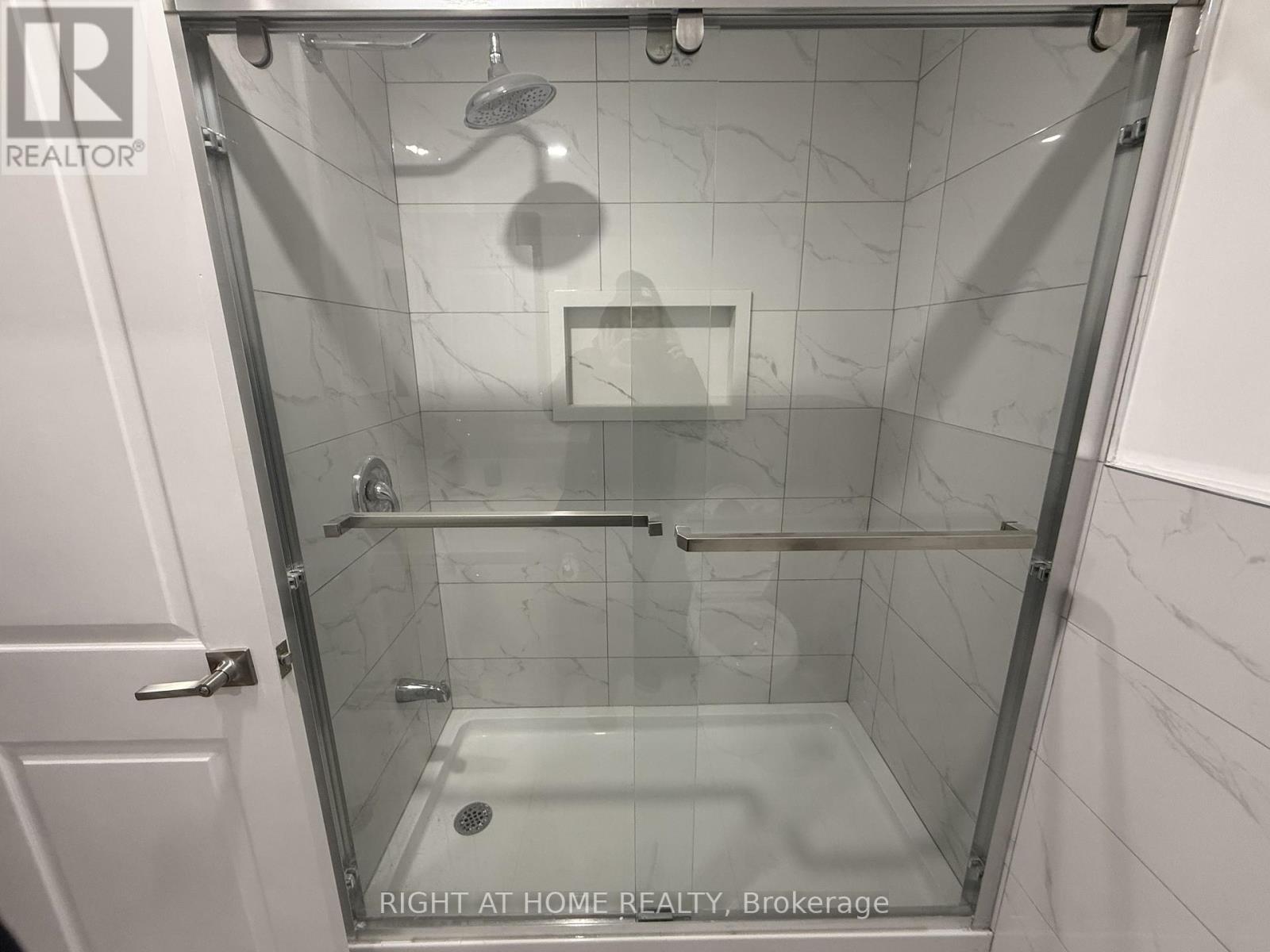 12 Felan Crescent, Toronto, Ontario  M9V 3A3 - Photo 17 - W12633836