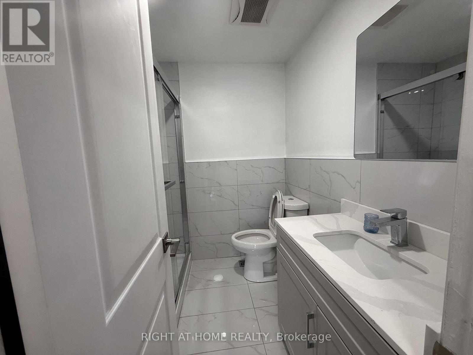 12 Felan Crescent, Toronto, Ontario  M9V 3A3 - Photo 18 - W12633836