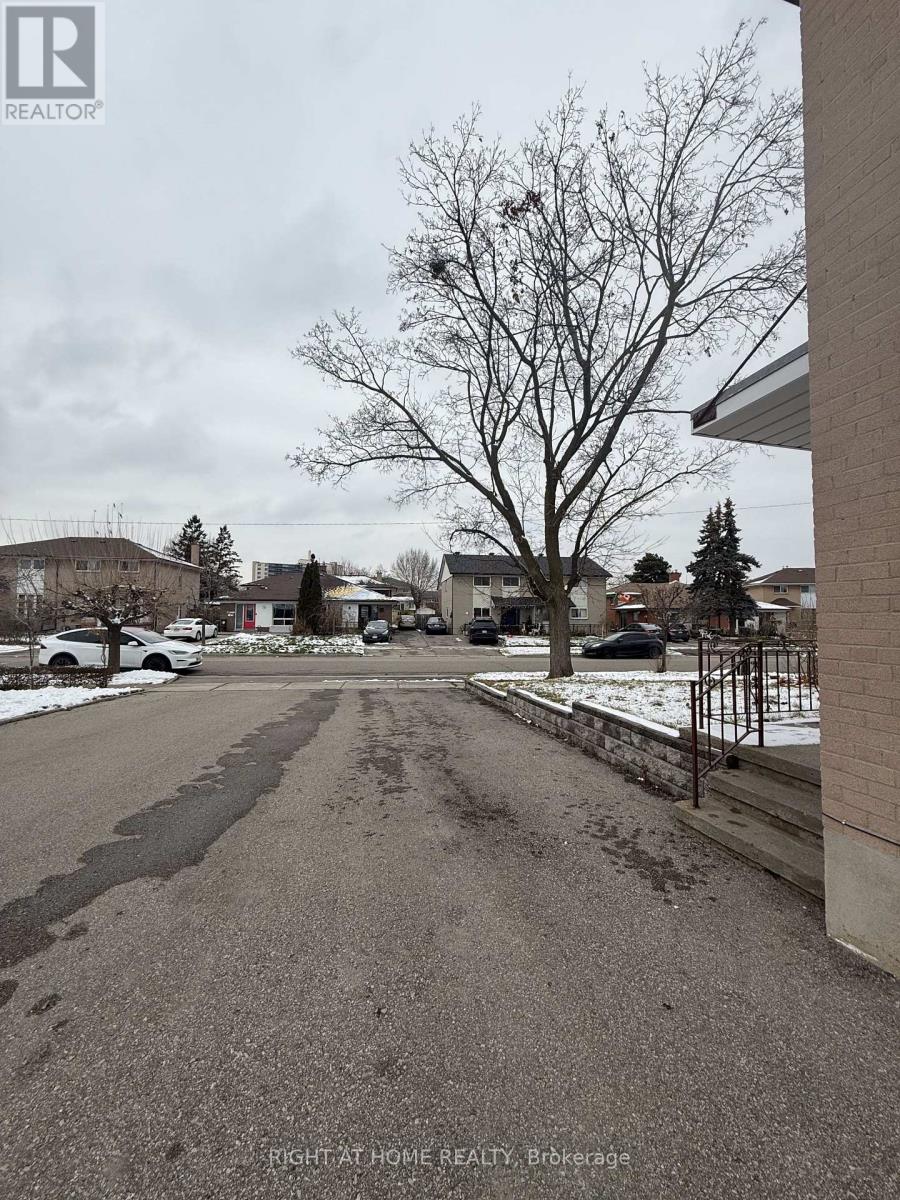 12 Felan Crescent, Toronto, Ontario  M9V 3A3 - Photo 2 - W12633836