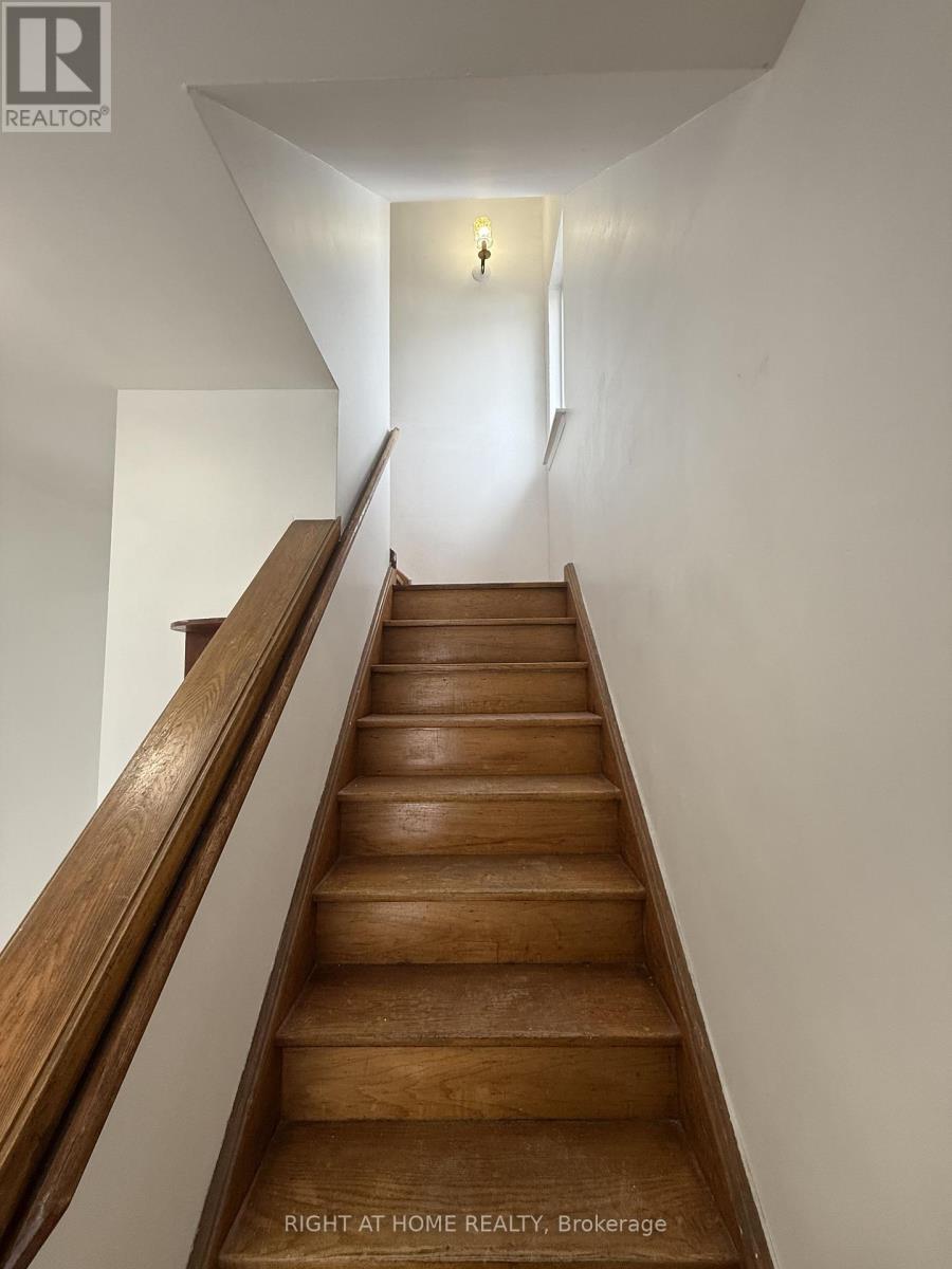 12 Felan Crescent, Toronto, Ontario  M9V 3A3 - Photo 9 - W12633836