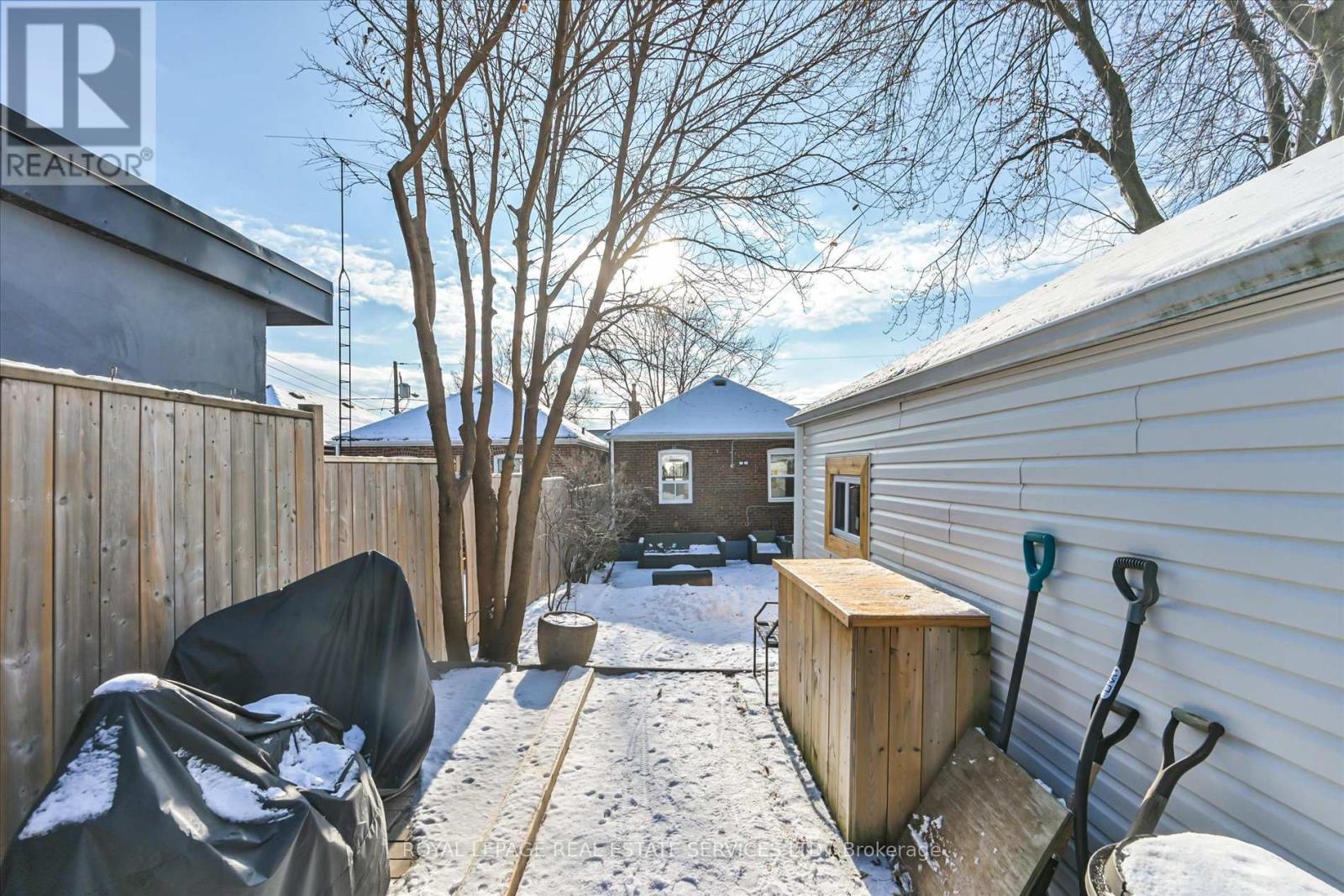 8 Pritchard Avenue, Toronto, Ontario  M6N 1T1 - Photo 32 - W12633840