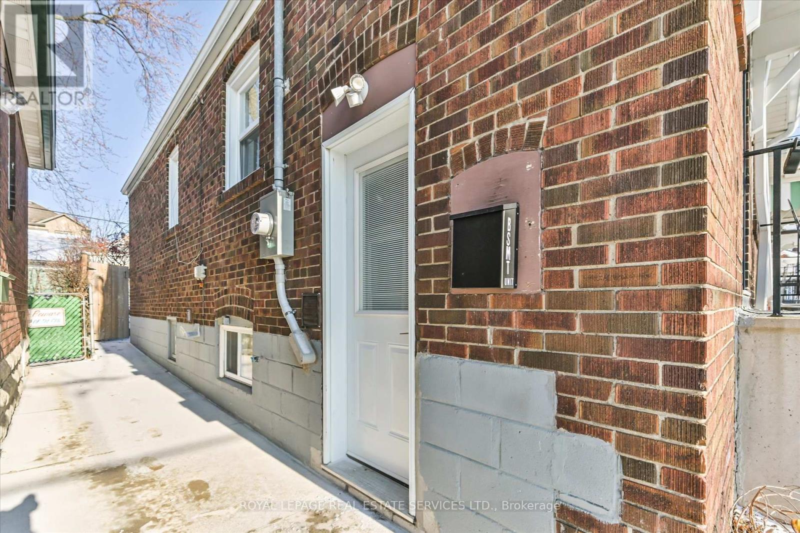 8 Pritchard Avenue, Toronto, Ontario  M6N 1T1 - Photo 34 - W12633840