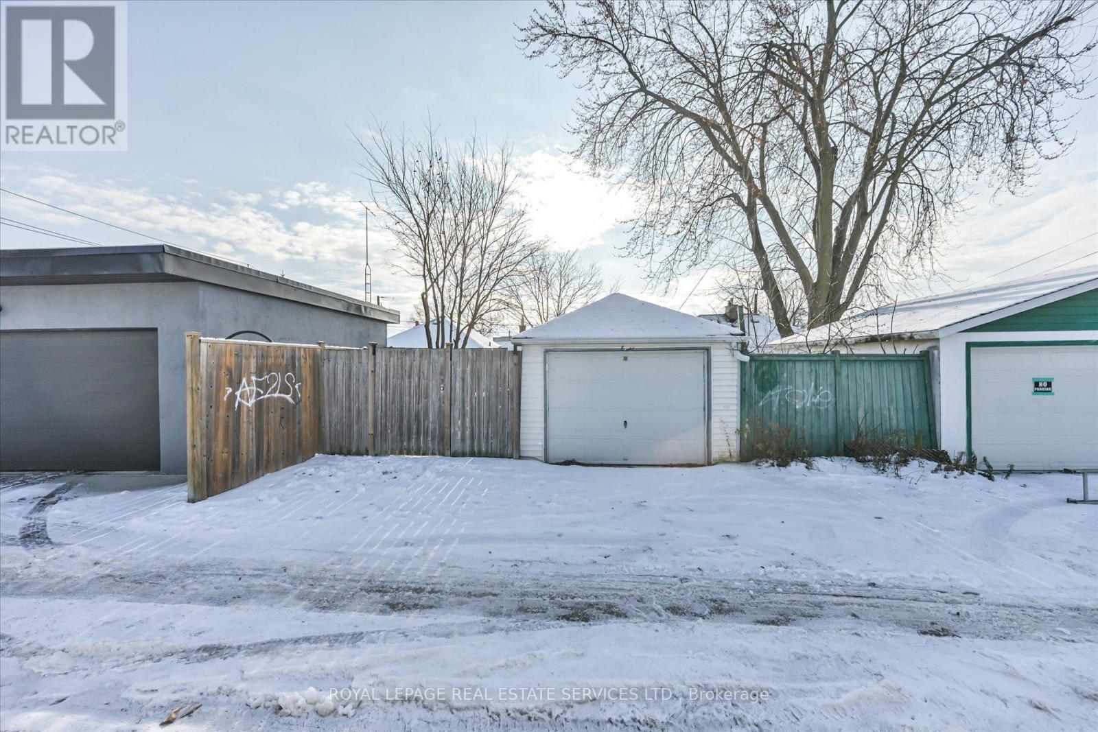 8 Pritchard Avenue, Toronto, Ontario  M6N 1T1 - Photo 35 - W12633840