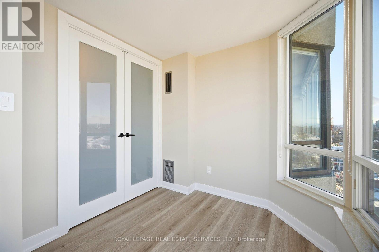 2301 - 1300 Islington Avenue, Toronto, Ontario  M9A 5C4 - Photo 14 - W12633850