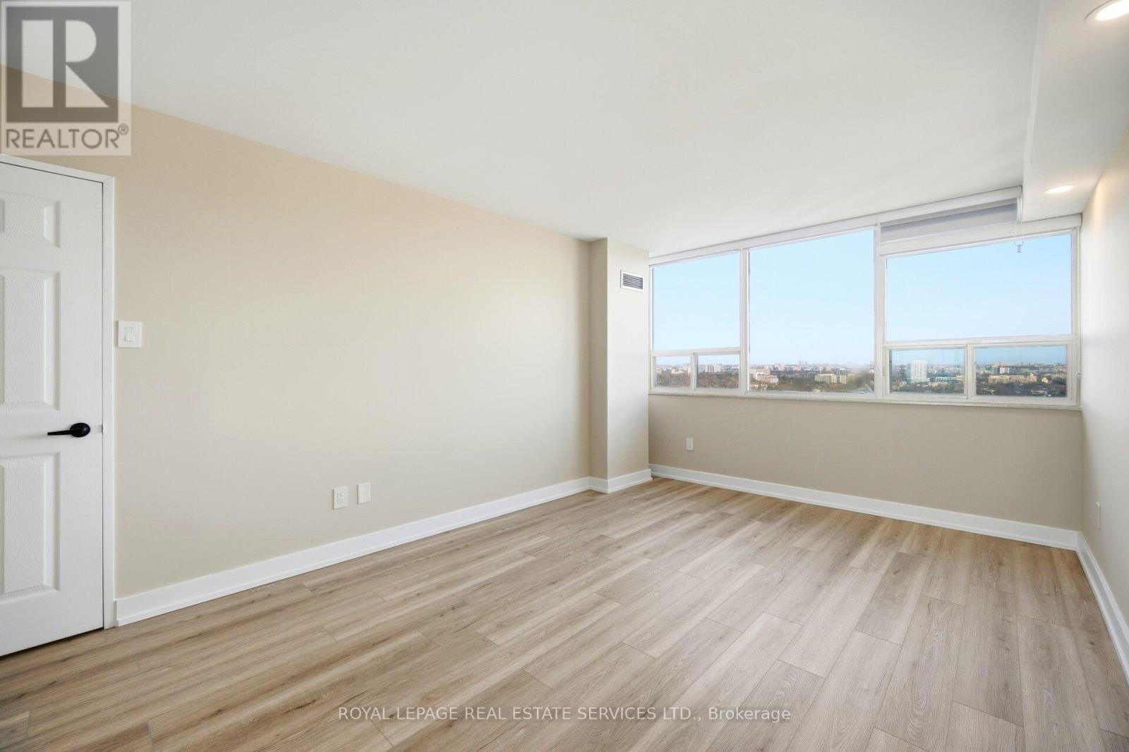 2301 - 1300 Islington Avenue, Toronto, Ontario  M9A 5C4 - Photo 15 - W12633850