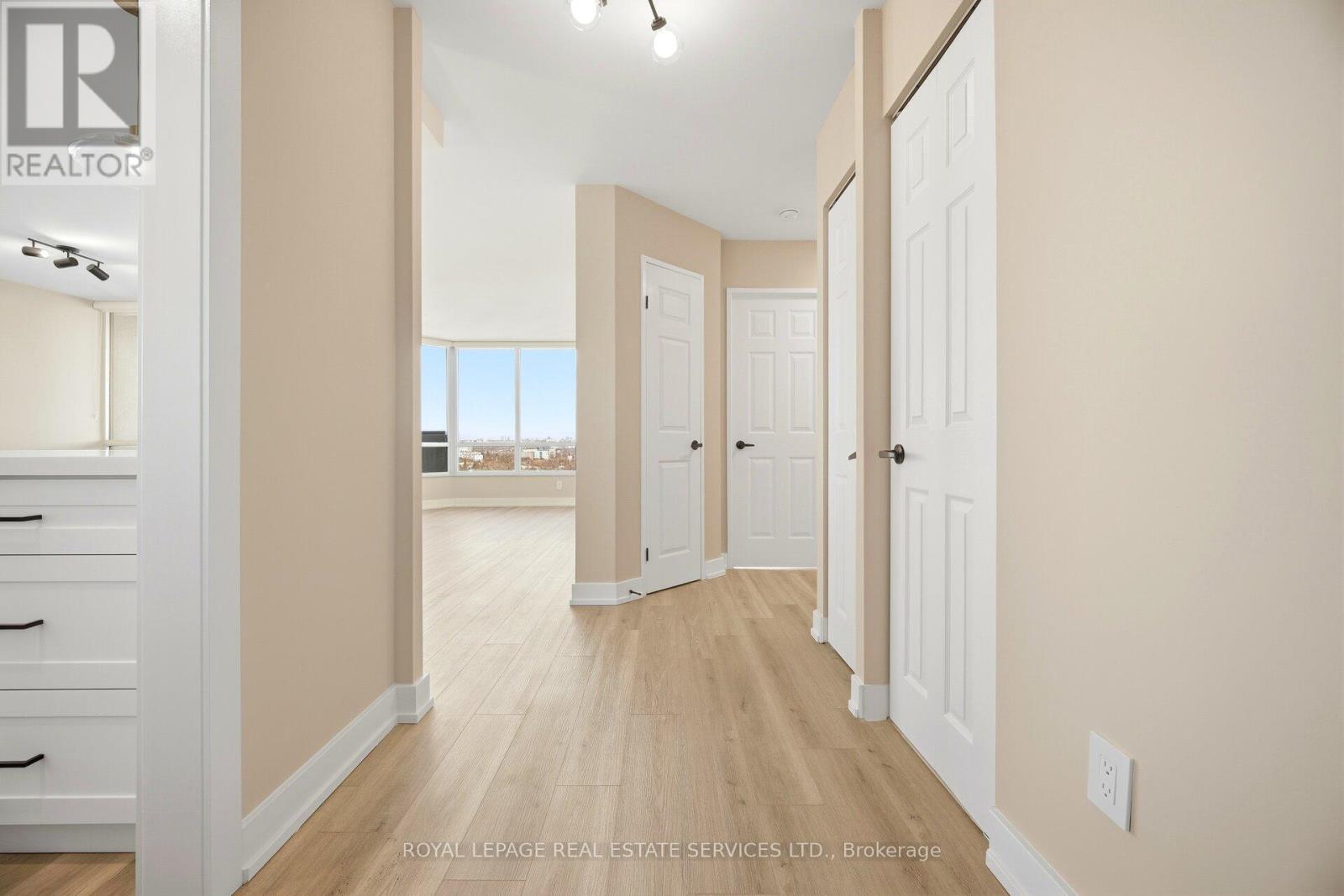 2301 - 1300 Islington Avenue, Toronto, Ontario  M9A 5C4 - Photo 2 - W12633850