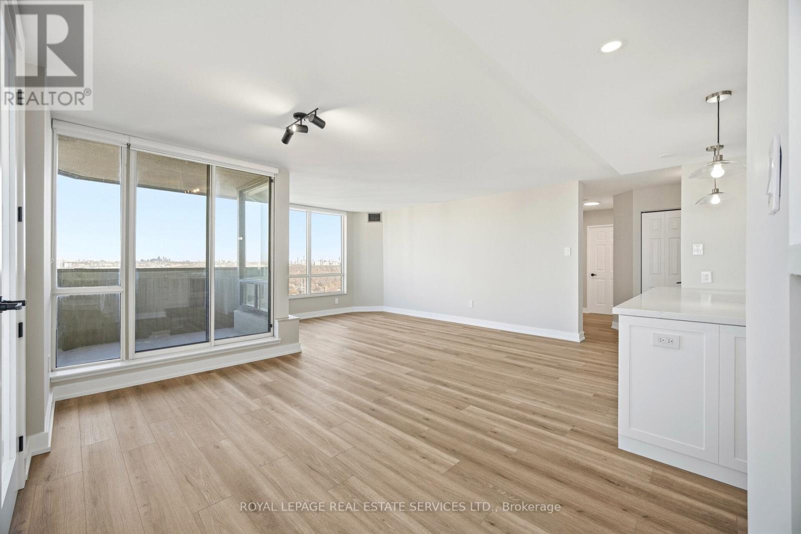 2301 - 1300 Islington Avenue, Toronto, Ontario  M9A 5C4 - Photo 6 - W12633850