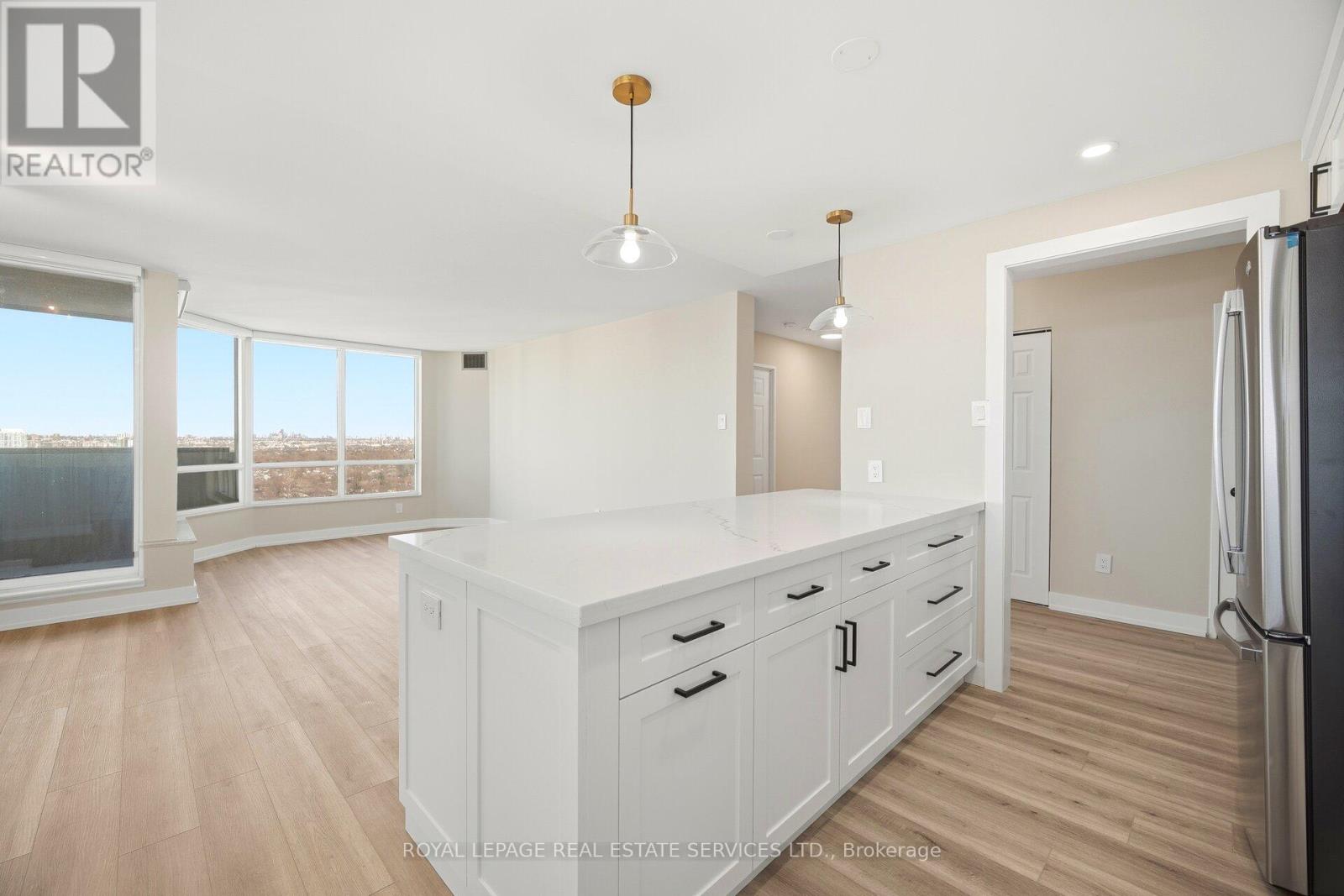 2301 - 1300 Islington Avenue, Toronto, Ontario  M9A 5C4 - Photo 7 - W12633850