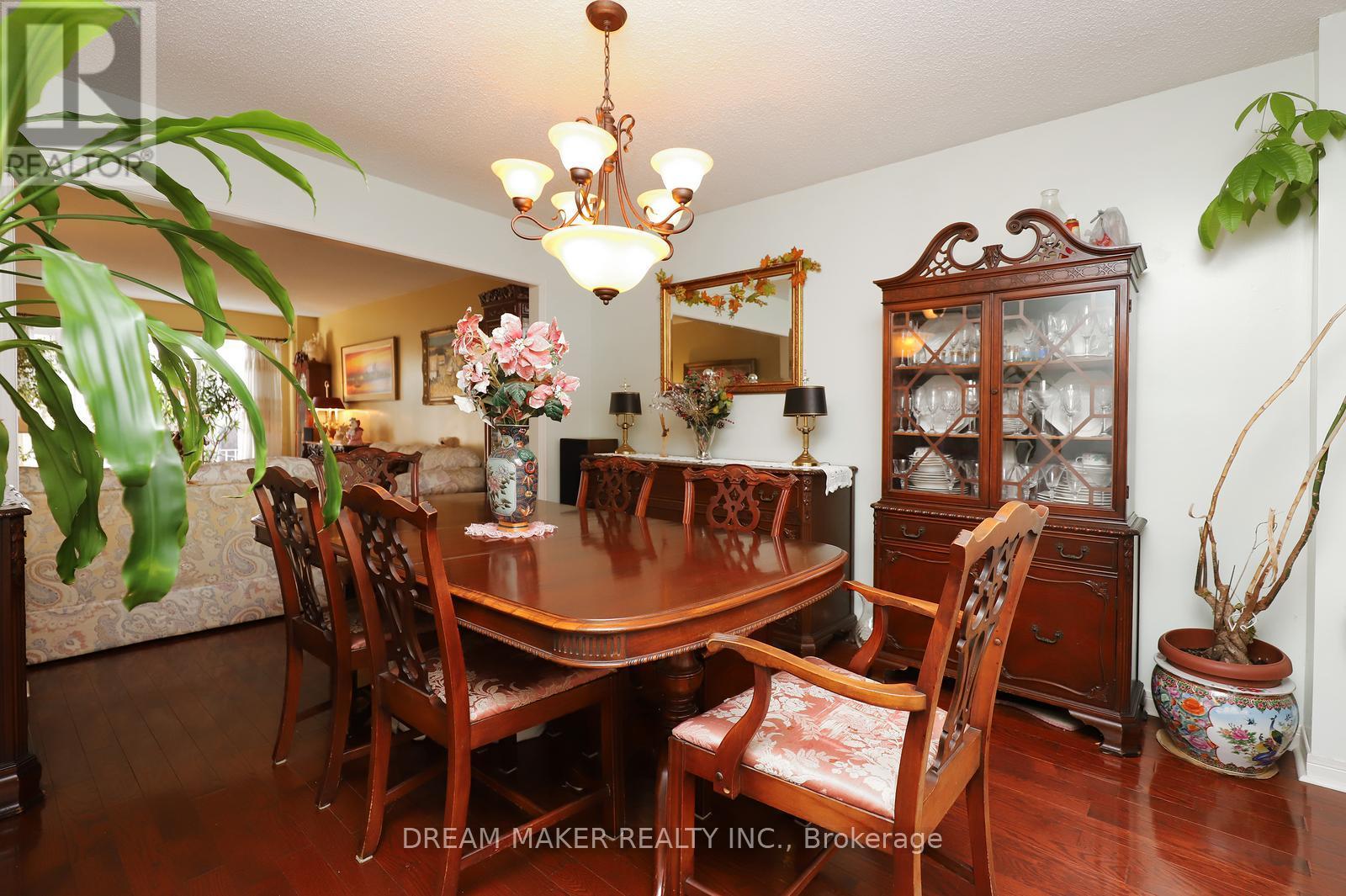 4272 Wakefield Crescent, Mississauga, Ontario  L5C 4M4 - Photo 12 - W12633920