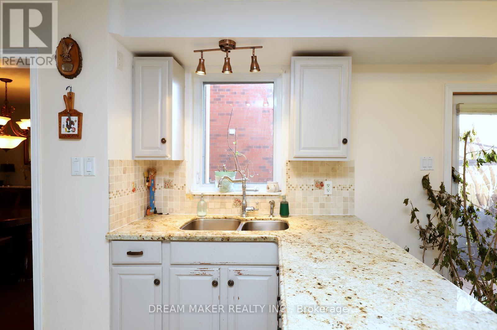 4272 Wakefield Crescent, Mississauga, Ontario  L5C 4M4 - Photo 19 - W12633920