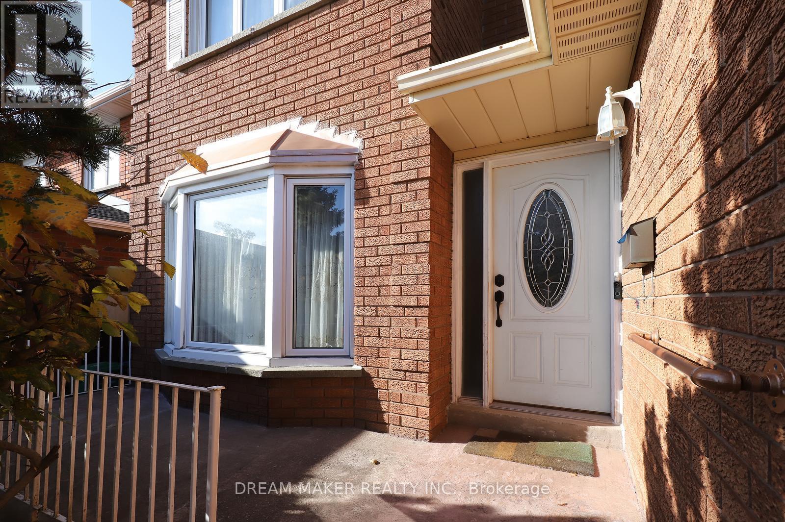 4272 Wakefield Crescent, Mississauga, Ontario  L5C 4M4 - Photo 4 - W12633920