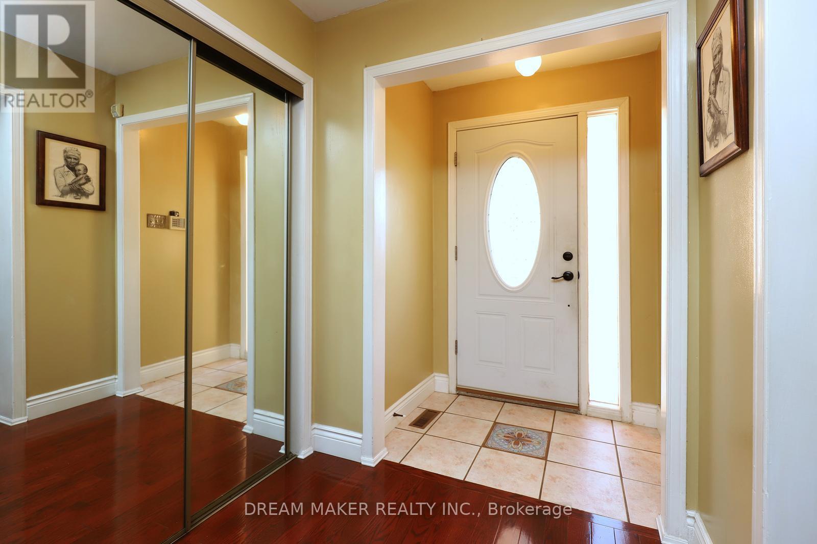 4272 Wakefield Crescent, Mississauga, Ontario  L5C 4M4 - Photo 5 - W12633920