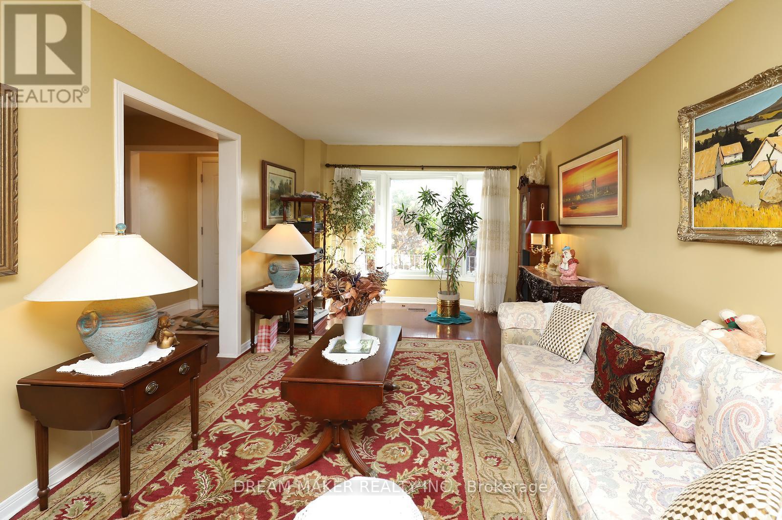 4272 Wakefield Crescent, Mississauga, Ontario  L5C 4M4 - Photo 7 - W12633920