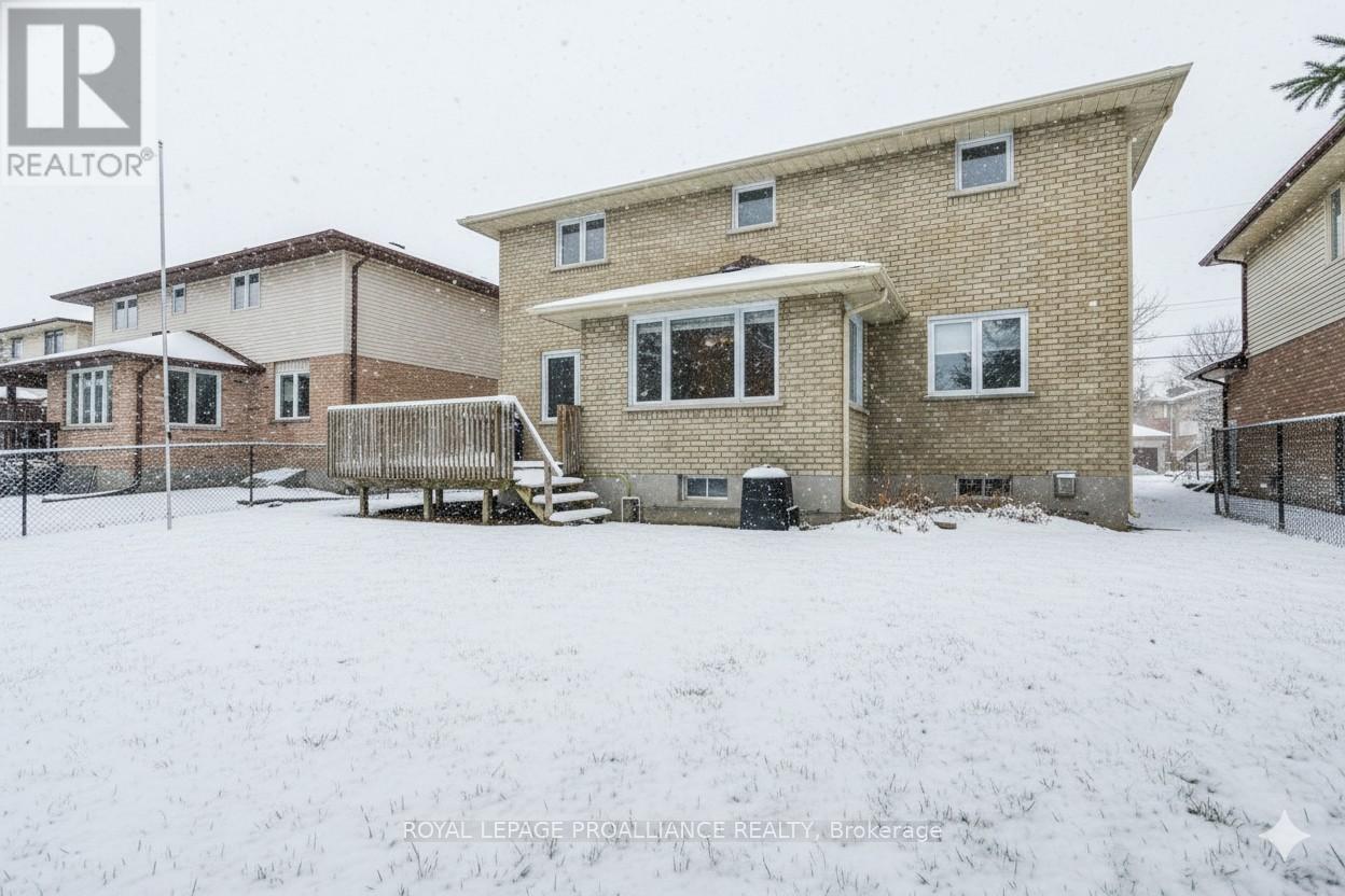37 Dungannon Drive, Belleville (Belleville Ward), Ontario  K8P 5E7 - Photo 46 - X12491006