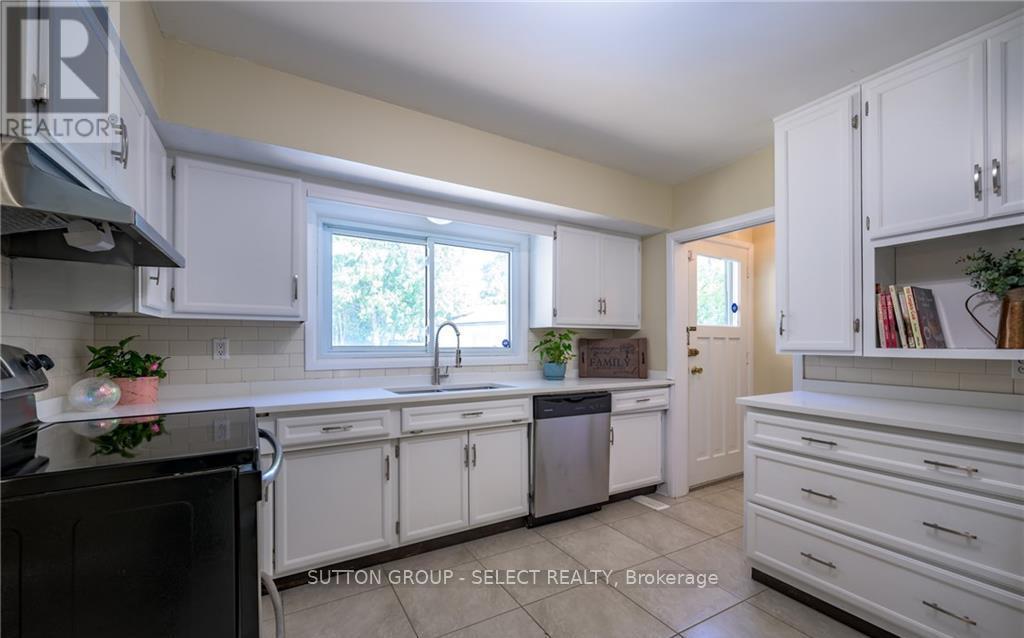 Upper - 6 Kirkton Court, London North (North H), Ontario  N5X 1T2 - Photo 17 - X12633460