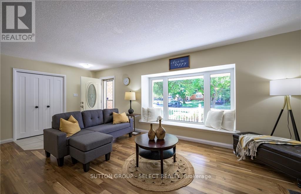 Upper - 6 Kirkton Court, London North (North H), Ontario  N5X 1T2 - Photo 5 - X12633460