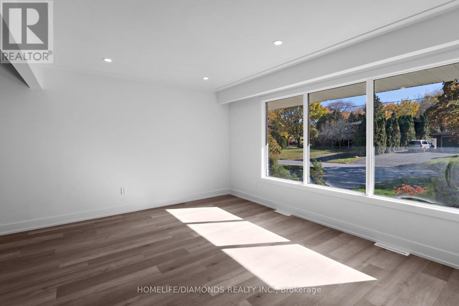 Upper - 17 Old Coach Road, St. Catharines, Ontario  L2N 2P4 - Photo 16 - X12633916