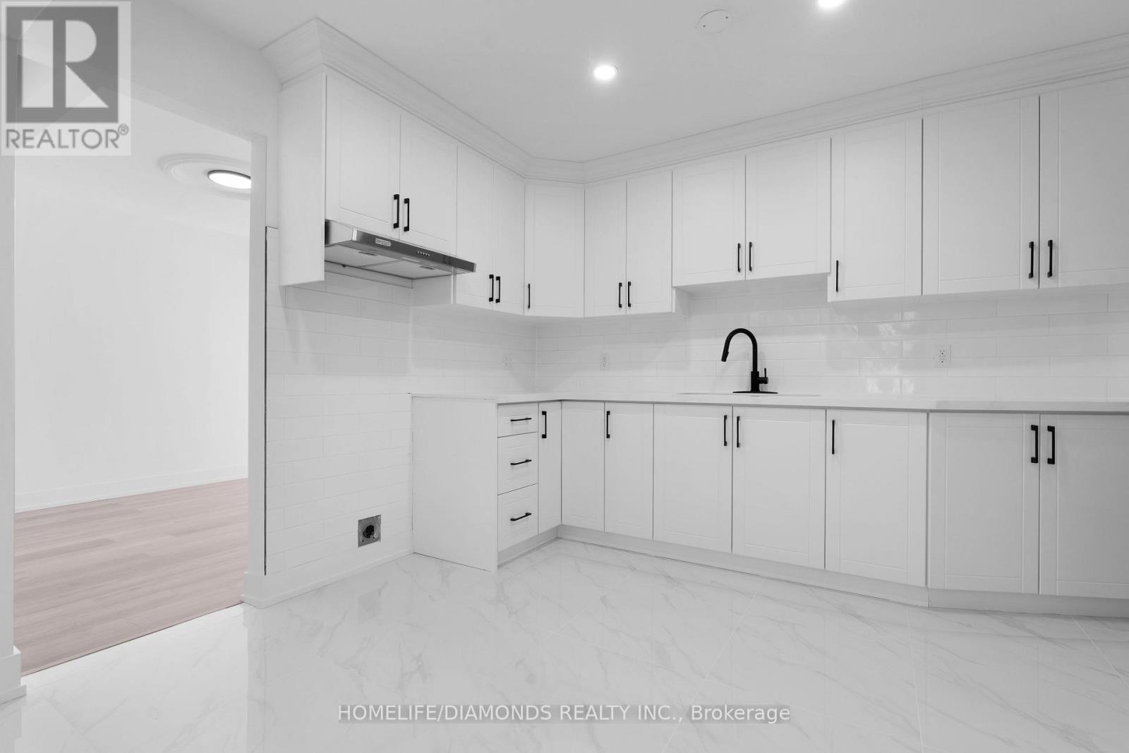 Upper - 17 Old Coach Road, St. Catharines, Ontario  L2N 2P4 - Photo 23 - X12633916