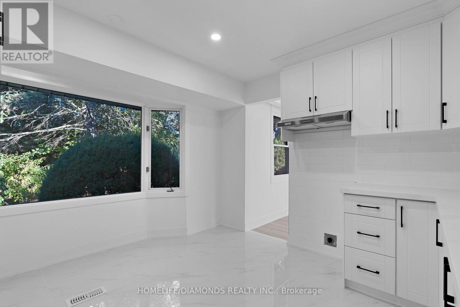 Upper - 17 Old Coach Road, St. Catharines, Ontario  L2N 2P4 - Photo 25 - X12633916