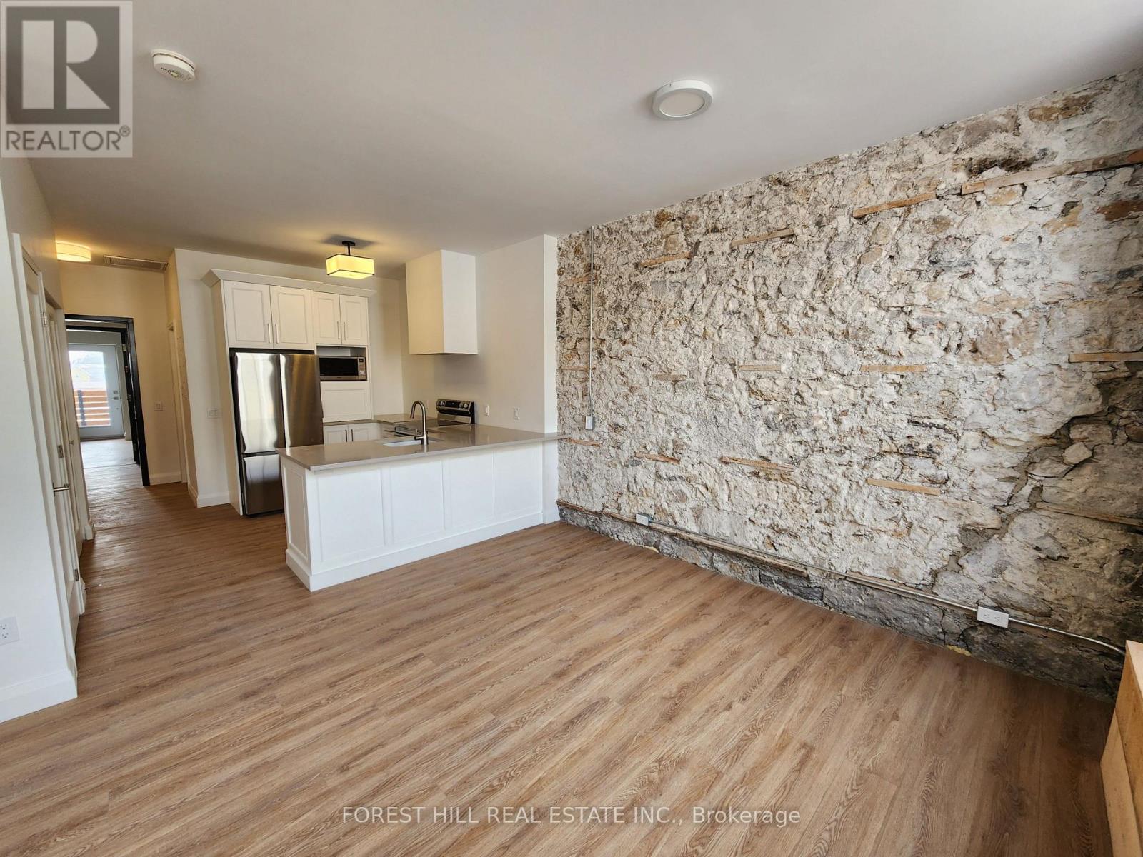 301 - 35-39 Main Street, Cambridge, Ontario  N1R 1V6 - Photo 3 - X12633944