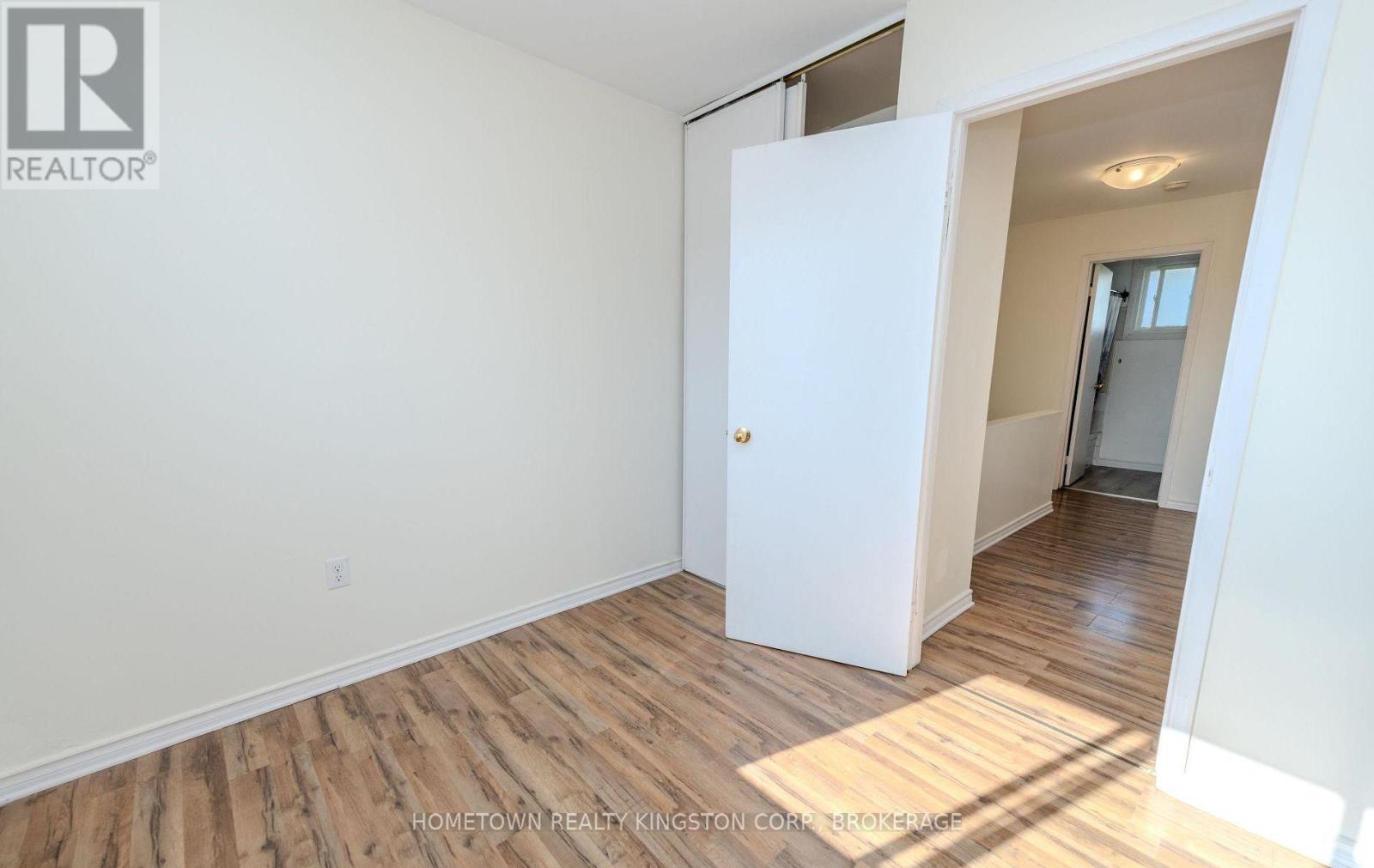 983 Oakview Avenue, Kingston, Ontario K7M 6W9 - Photo 10 - X12634040