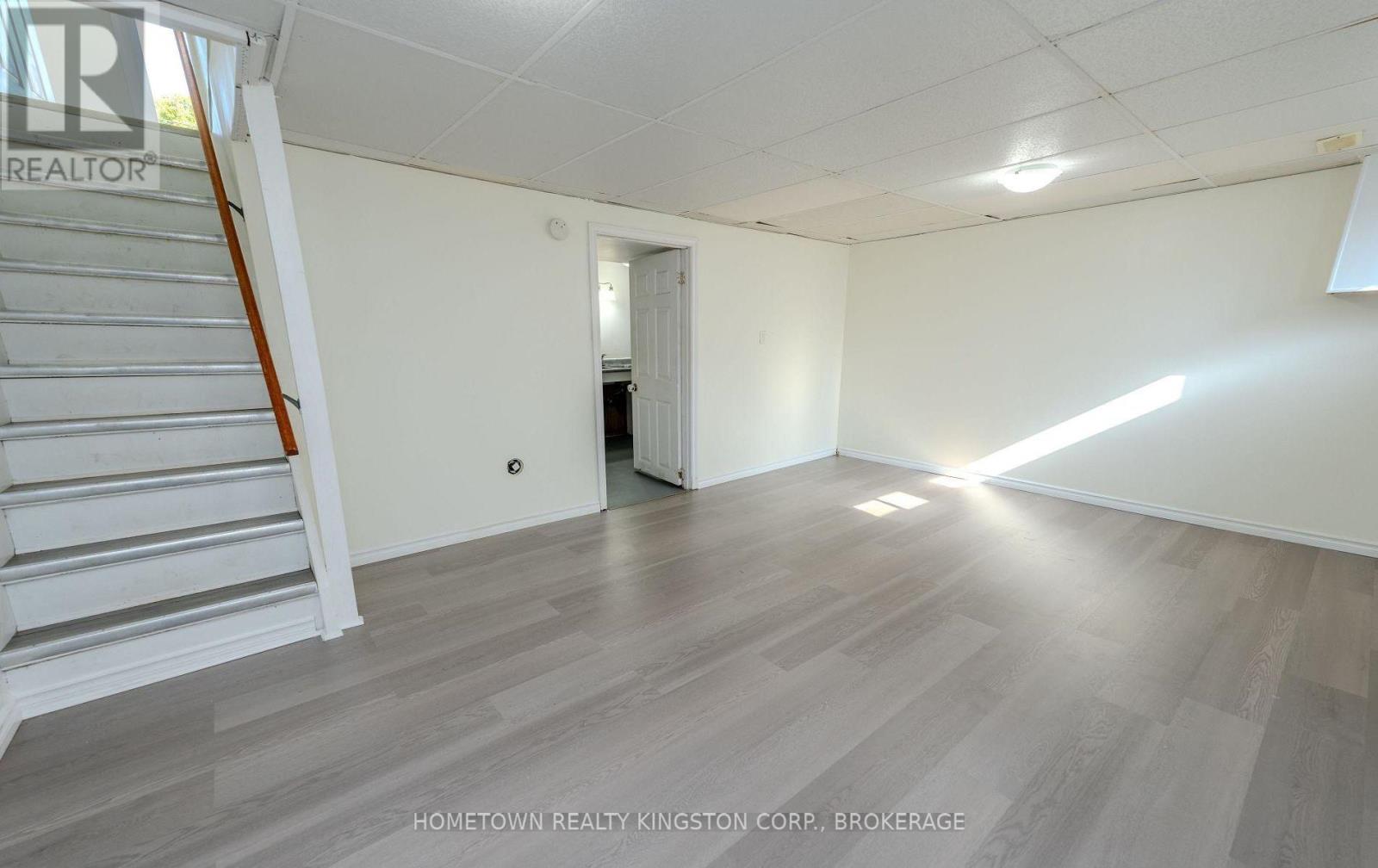 983 Oakview Avenue, Kingston, Ontario K7M 6W9 - Photo 18 - X12634040