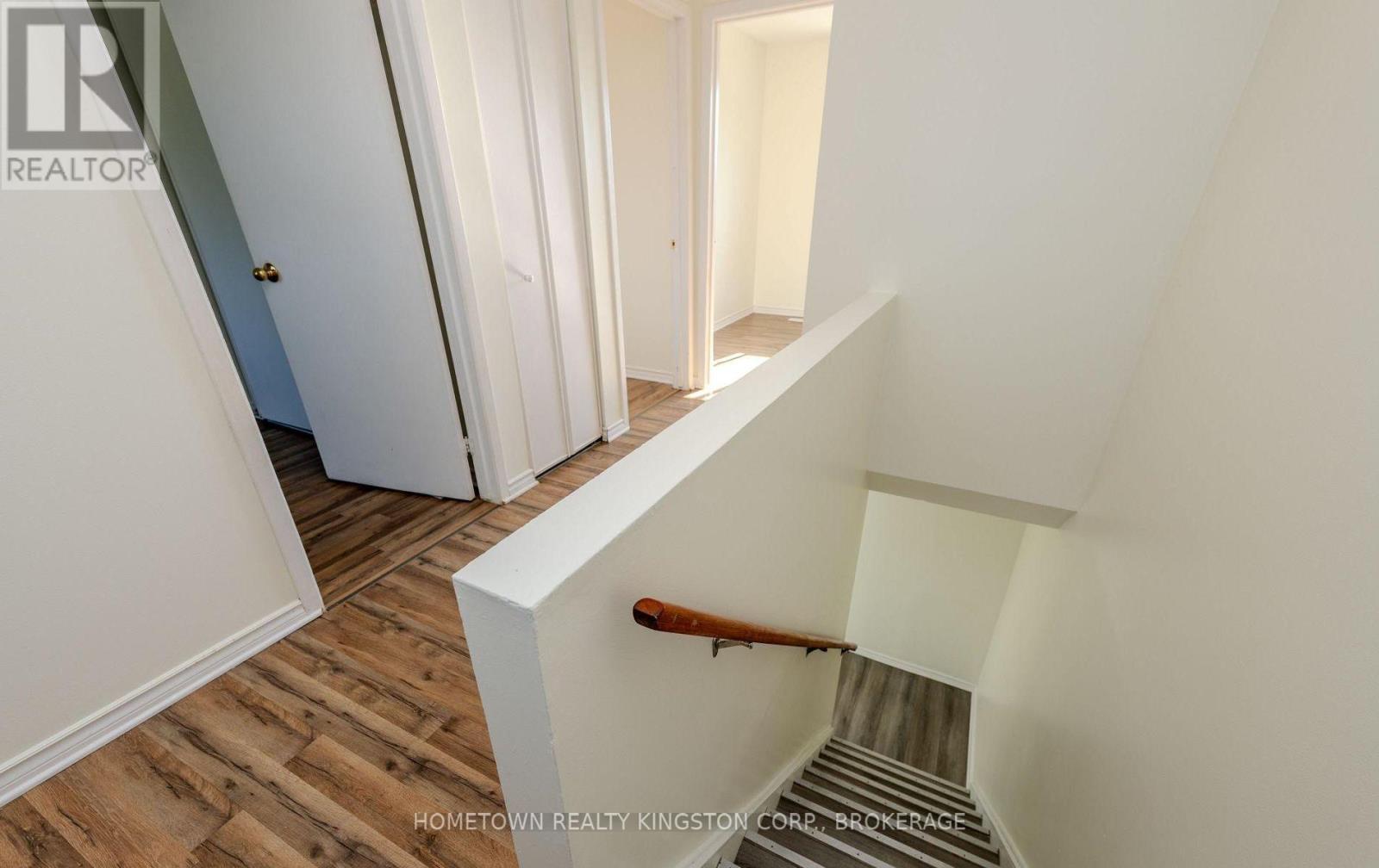 983 Oakview Avenue, Kingston, Ontario K7M 6W9 - Photo 9 - X12634040