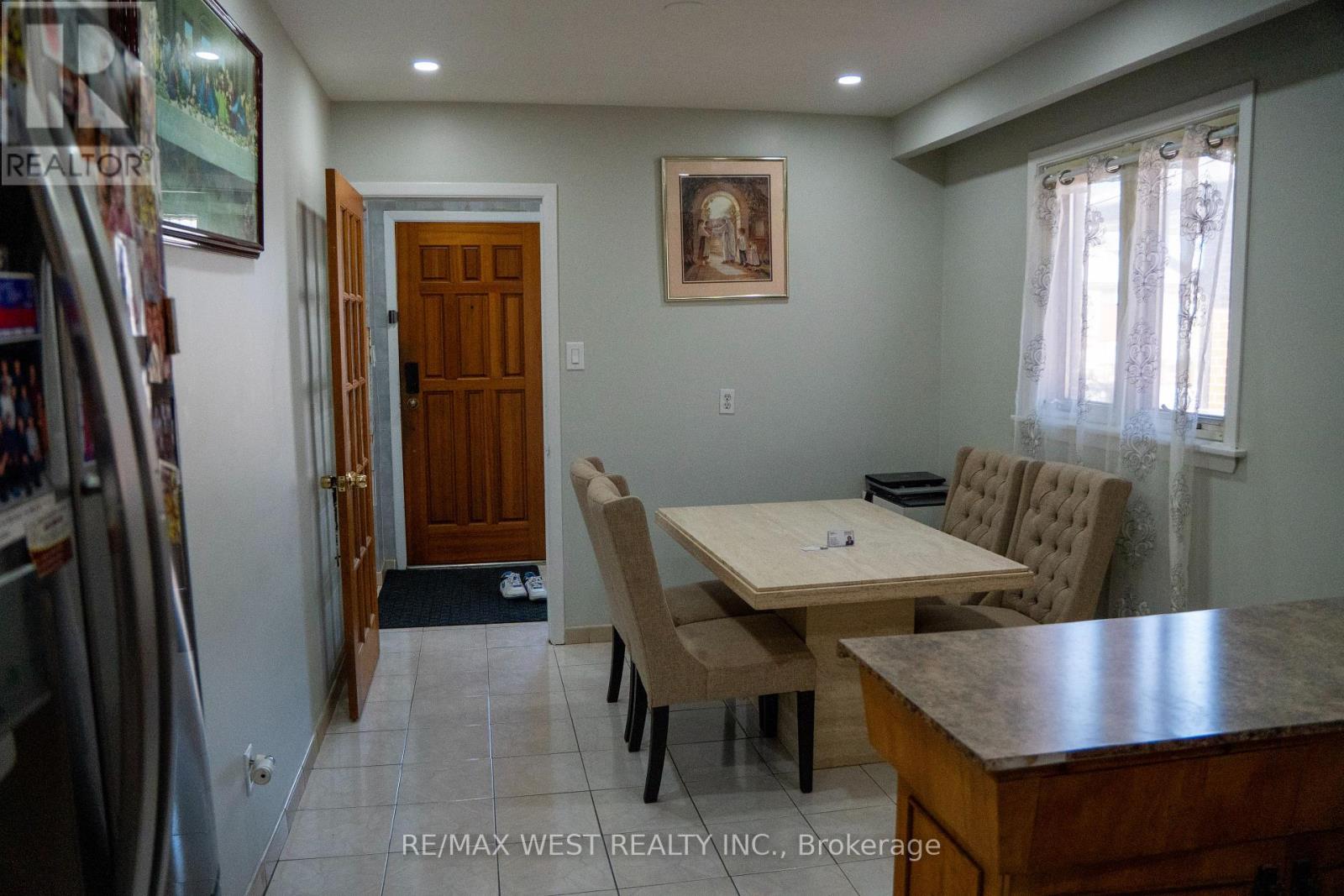 3 Lakeland Drive, Toronto, Ontario  M9V 1M8 - Photo 14 - W12630998