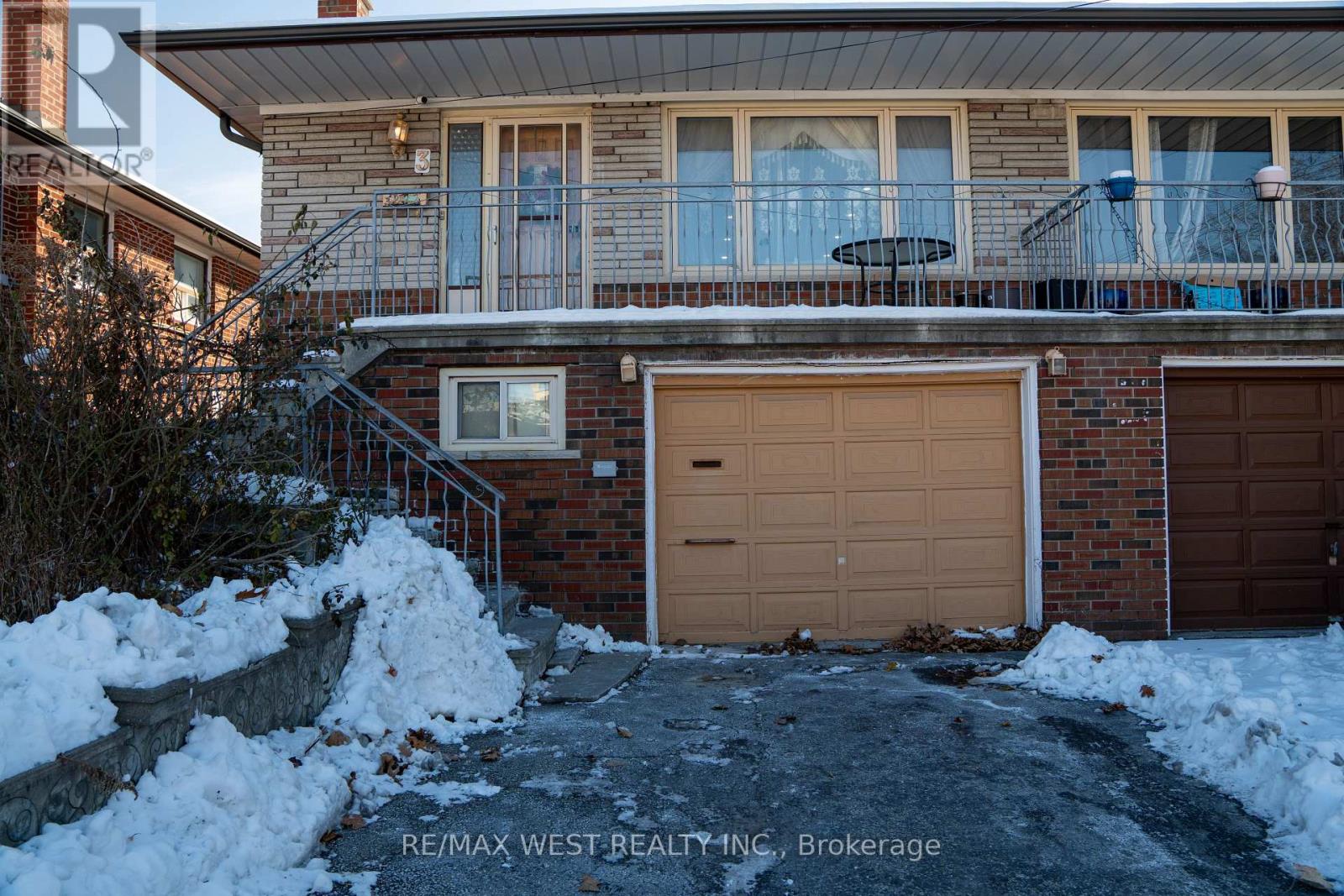 3 Lakeland Drive, Toronto, Ontario  M9V 1M8 - Photo 2 - W12630998