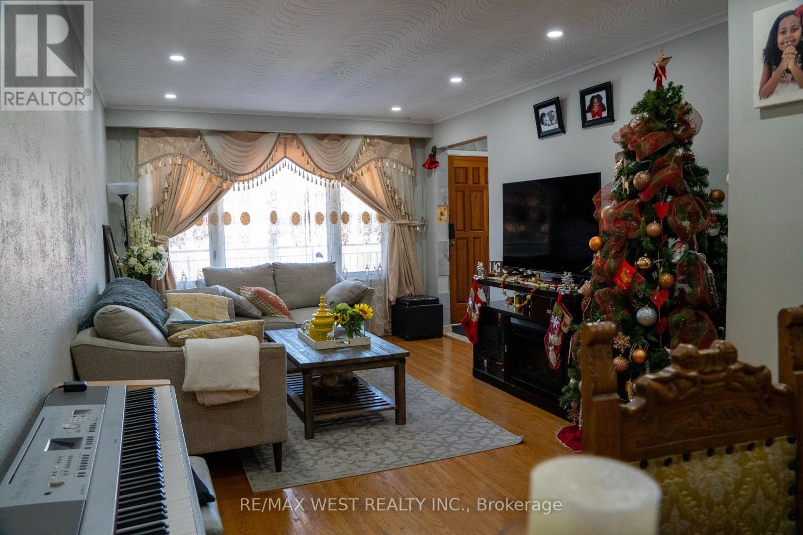 3 Lakeland Drive, Toronto, Ontario  M9V 1M8 - Photo 11 - W12630998