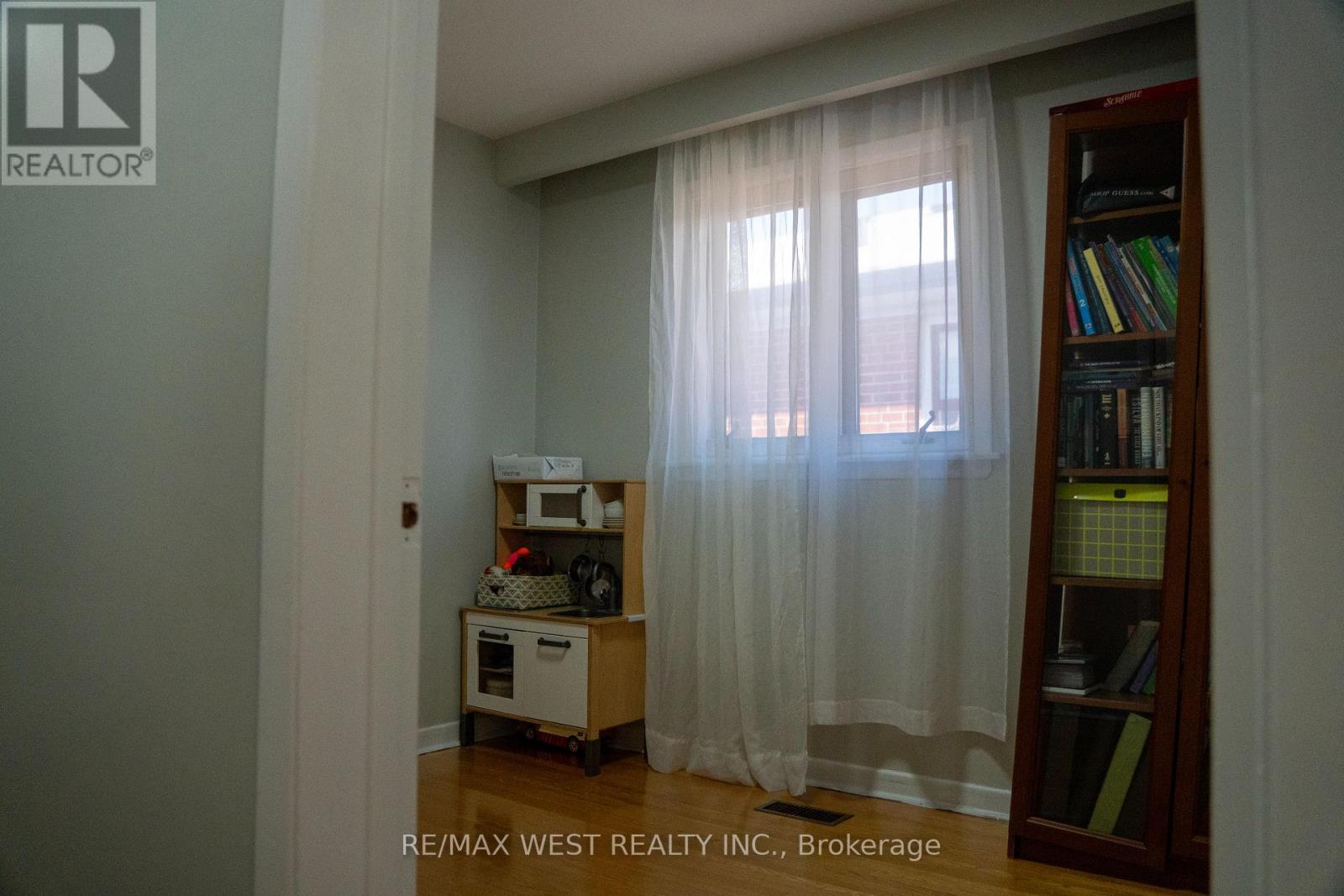 3 Lakeland Drive, Toronto, Ontario  M9V 1M8 - Photo 34 - W12630998