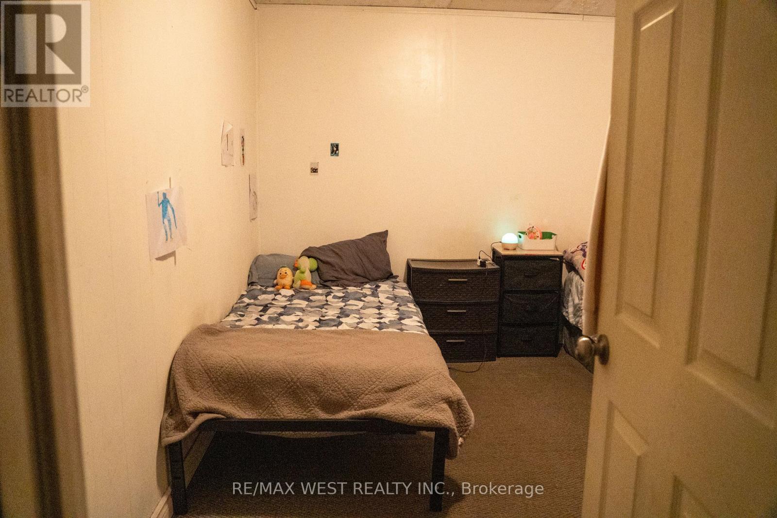 3 Lakeland Drive, Toronto, Ontario  M9V 1M8 - Photo 29 - W12630998