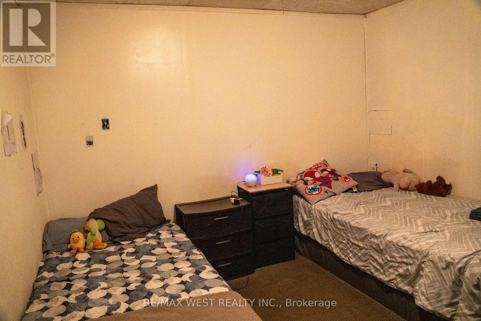 3 Lakeland Drive, Toronto, Ontario  M9V 1M8 - Photo 28 - W12630998