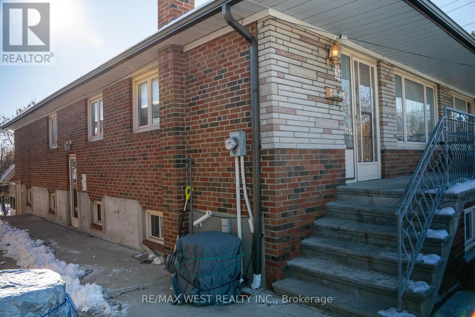 3 Lakeland Drive, Toronto, Ontario  M9V 1M8 - Photo 3 - W12630998