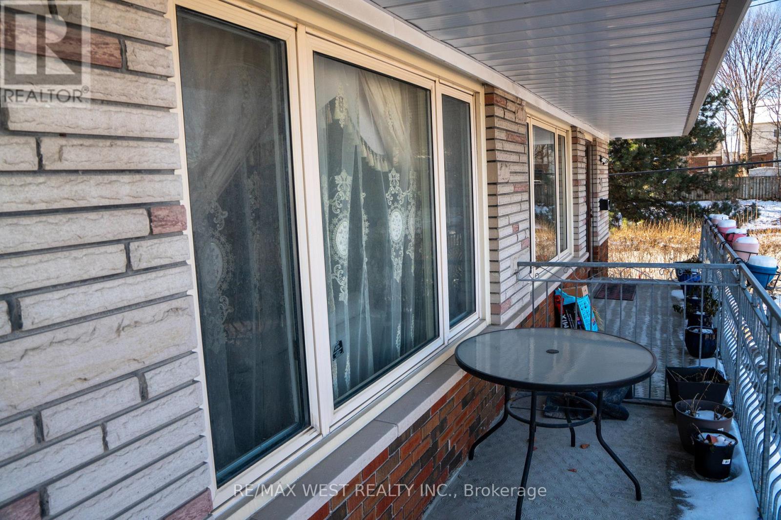 3 Lakeland Drive, Toronto, Ontario  M9V 1M8 - Photo 7 - W12630998