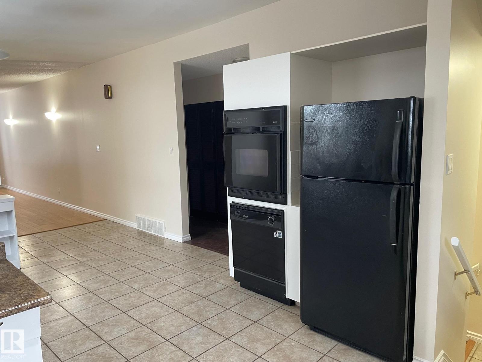 8407 52 St Nw, Edmonton, Alberta  T6B 1E8 - Photo 6 - E4468144