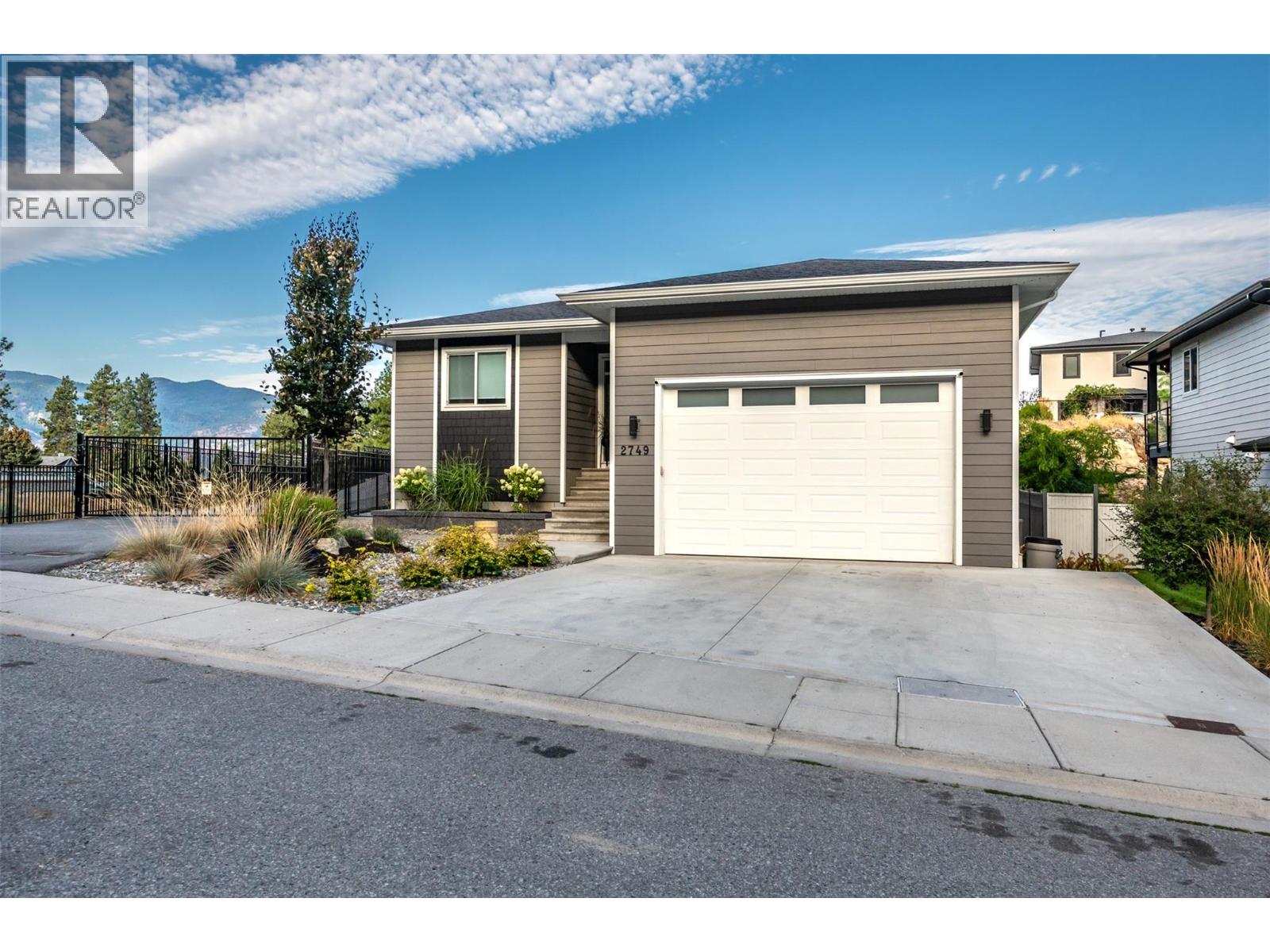 2749 Evergreen Drive, Penticton, British Columbia  V2A 8L5 - Photo 2 - 10351907