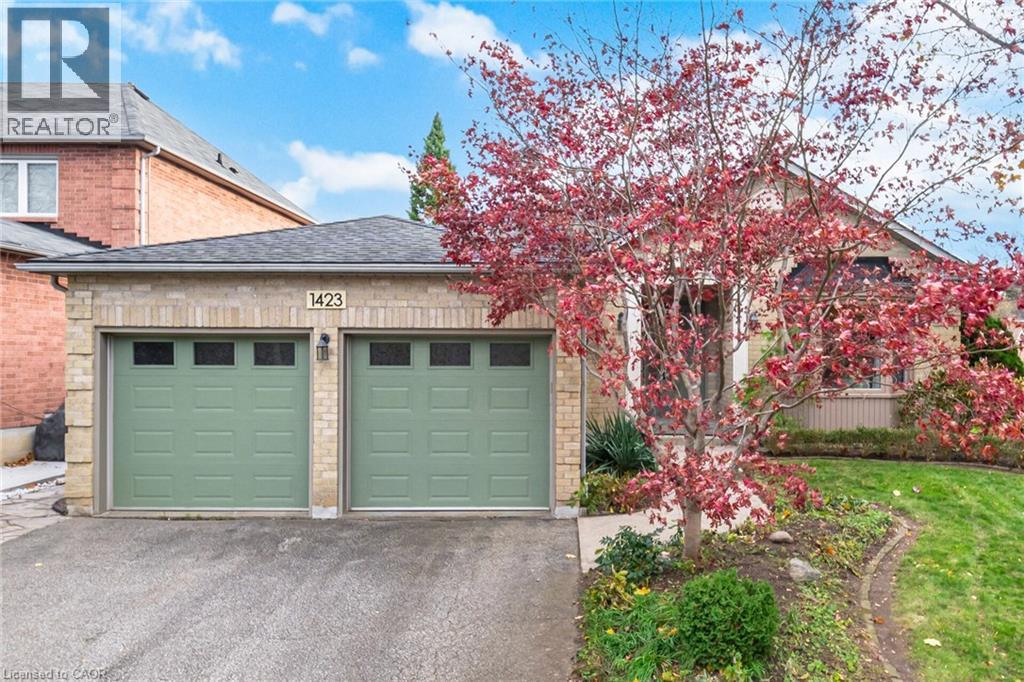 <div class="slider-price">$1,448,800</div><p>1423 Ravensmoor Crescent, Mississauga, Ontario</p>