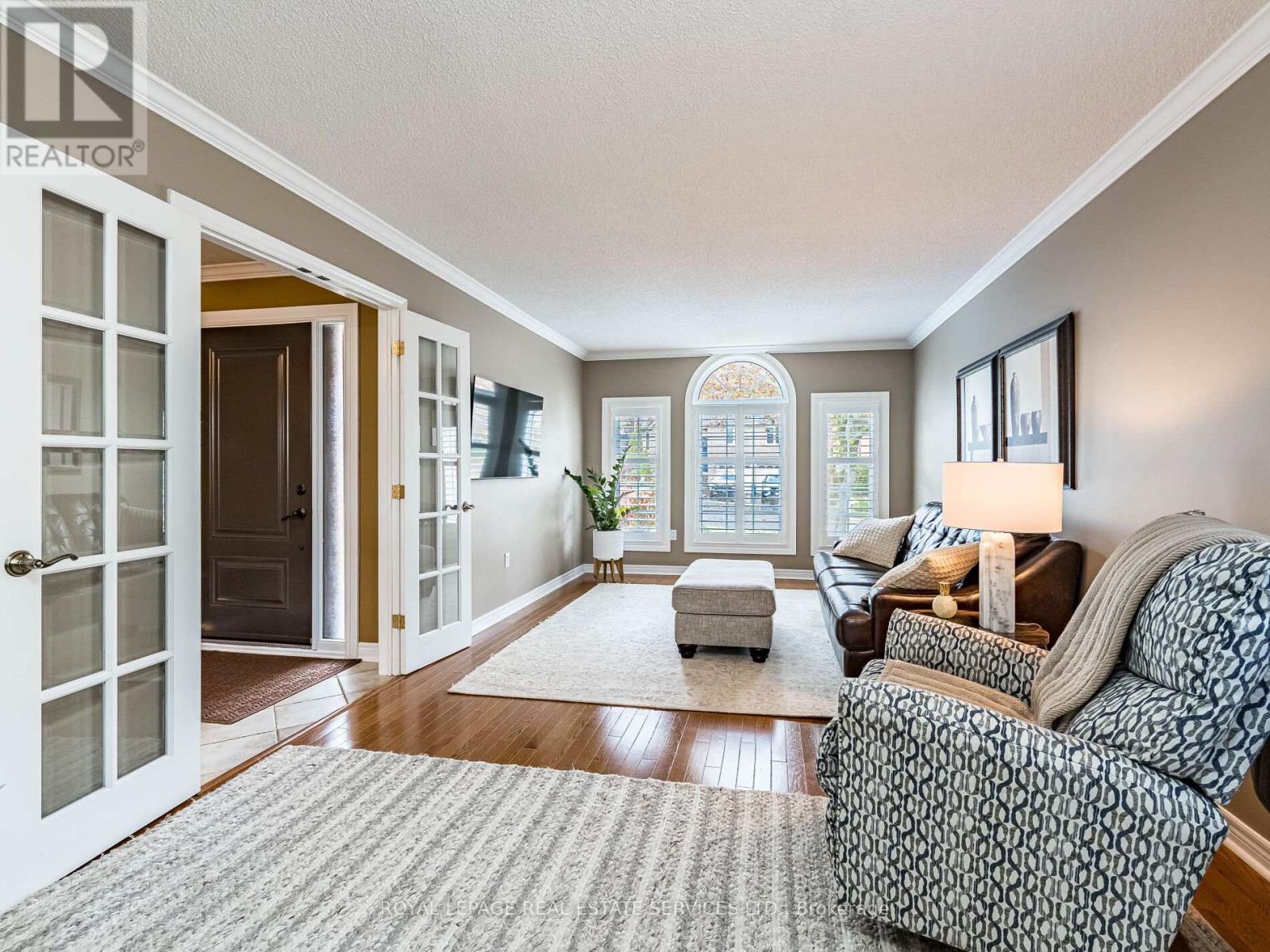 8 Macallister Court, Barrie, Ontario  L4N 7M6 - Photo 9 - S12550556