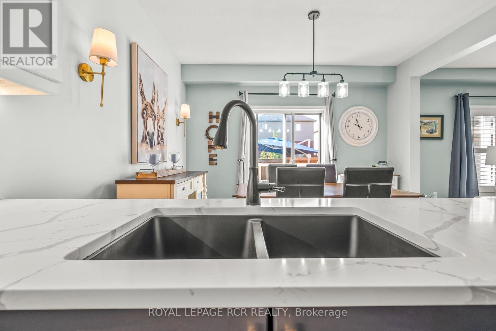 85 Laverty Crescent, Orangeville, Ontario  L9W 6R7 - Photo 12 - W12380072