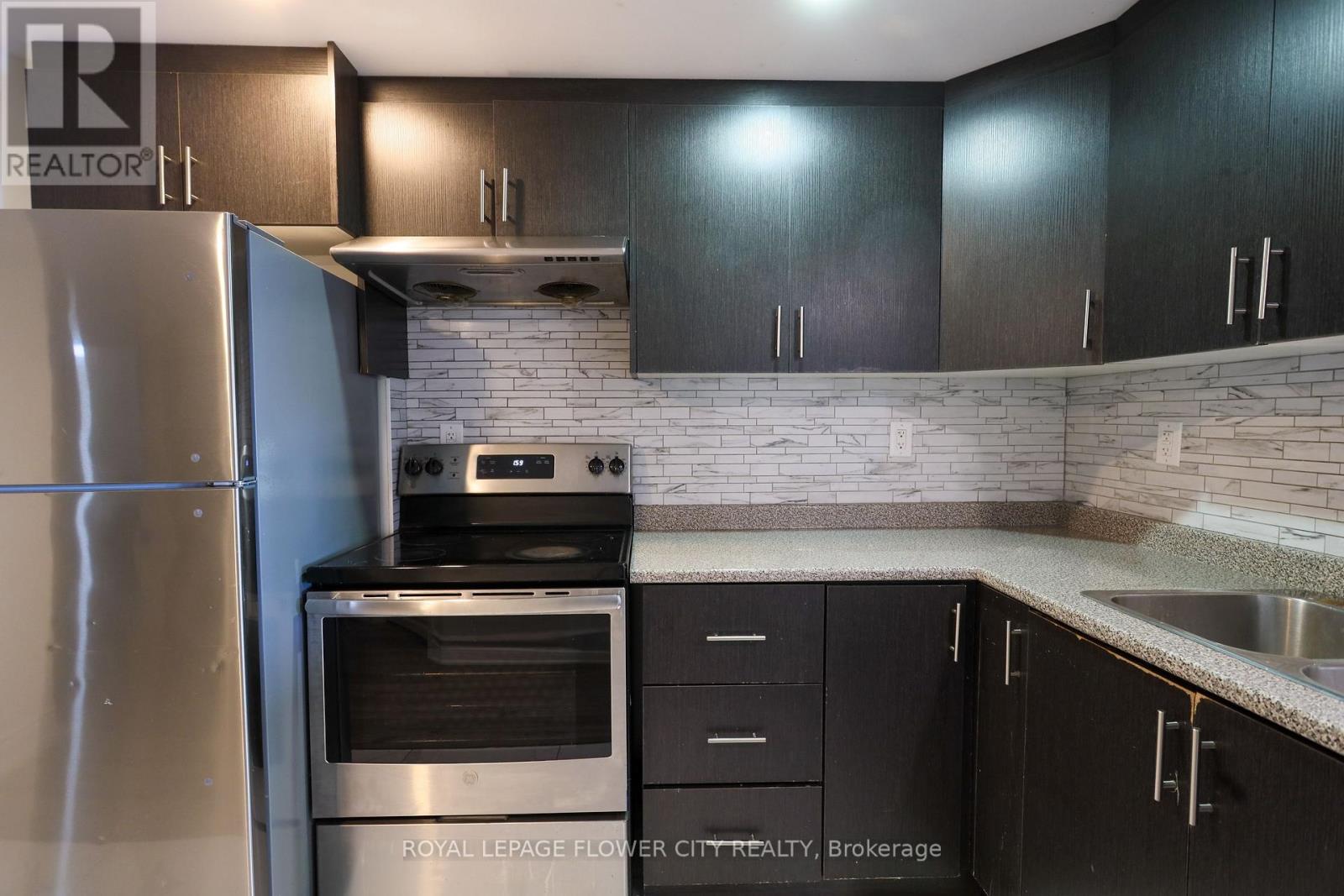 49 Pellegrino Road, Brampton (Northwest Brampton), Ontario  L7A 4V5 - Photo 2 - W12510426