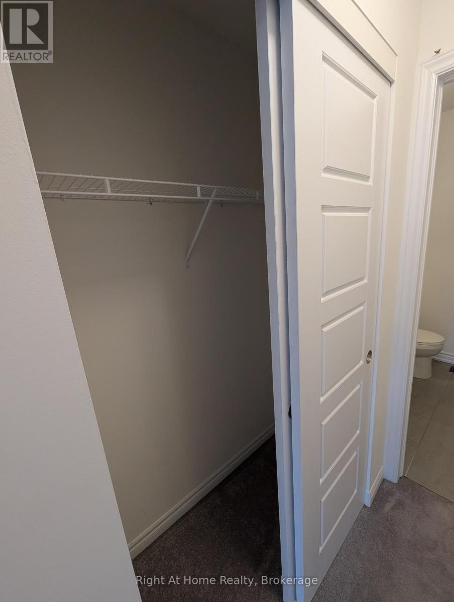 17 Roseberry Lane, Kitchener, Ontario  N2B 0A9 - Photo 27 - X12630900