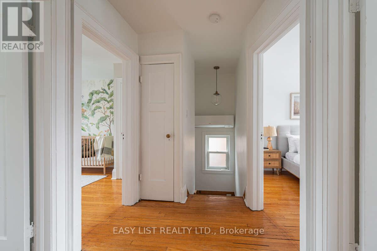 44 Parkdale Road, Toronto, Ontario  M6R 1E2 - Photo 19 - W12631076