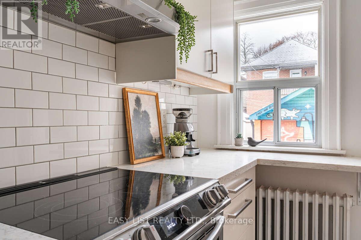 44 Parkdale Road, Toronto, Ontario  M6R 1E2 - Photo 11 - W12631076